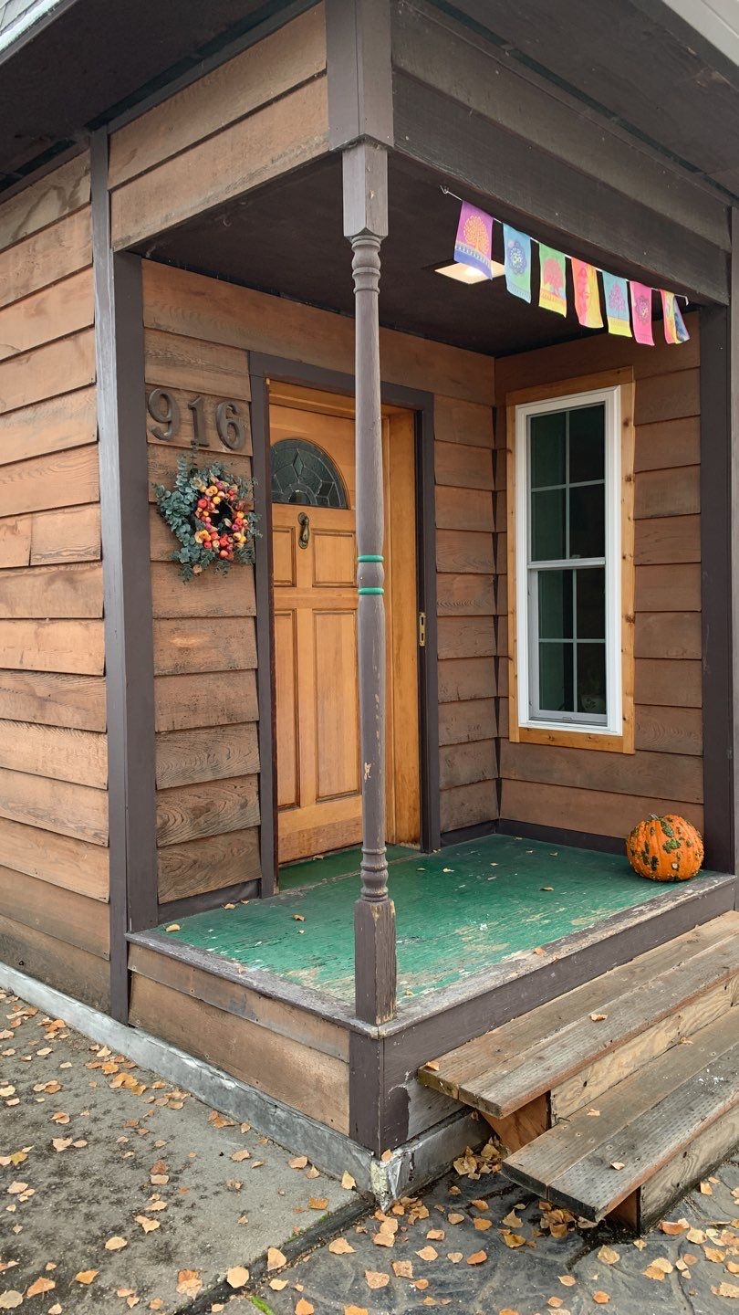 Gorgeous Farmhouse Style Transformation by Midnight Sun Painting