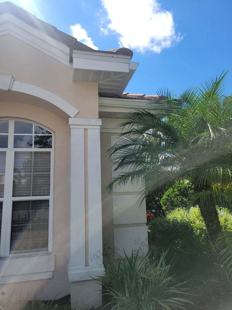 6-inch Seamless Gutter Installation with Splash Guard in University Park, FL by Gutter Professors
