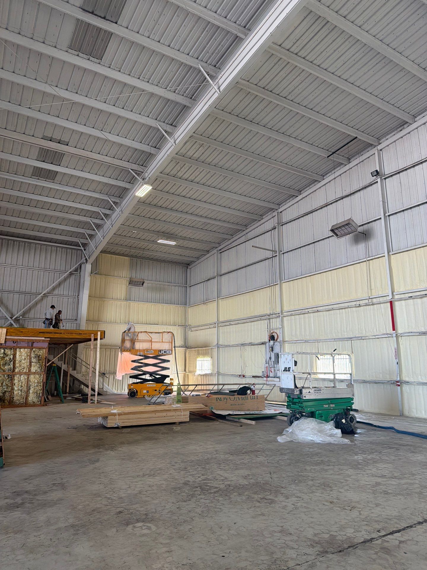 20,000 SF Airplane Hangar  by Apex Insulation Solutions