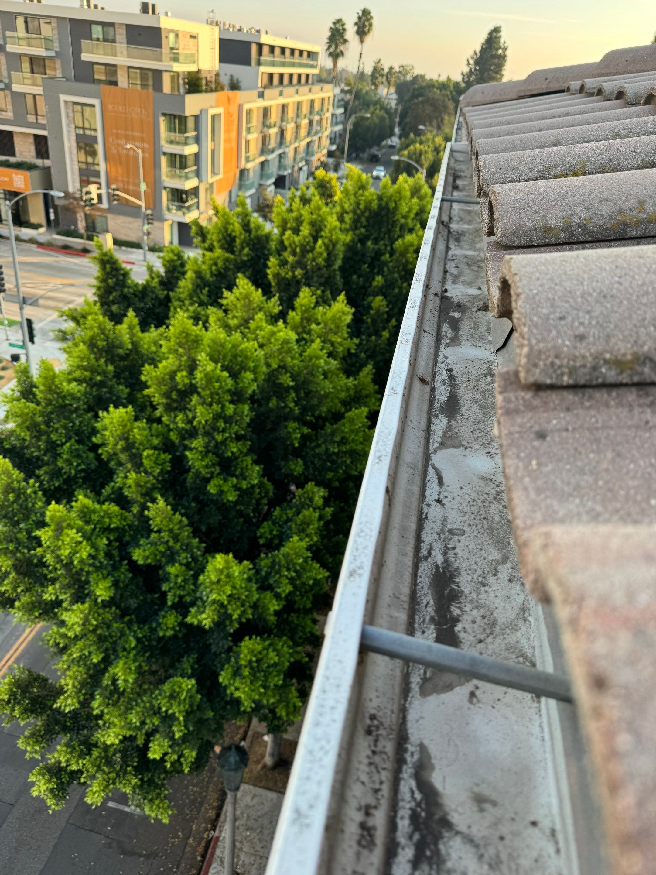HOA gutter cleaning after photo.