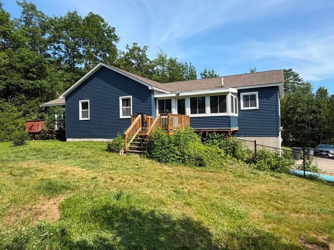Barnstead, NH – Premium Vinyl Siding Transformation by Tall pine roofing