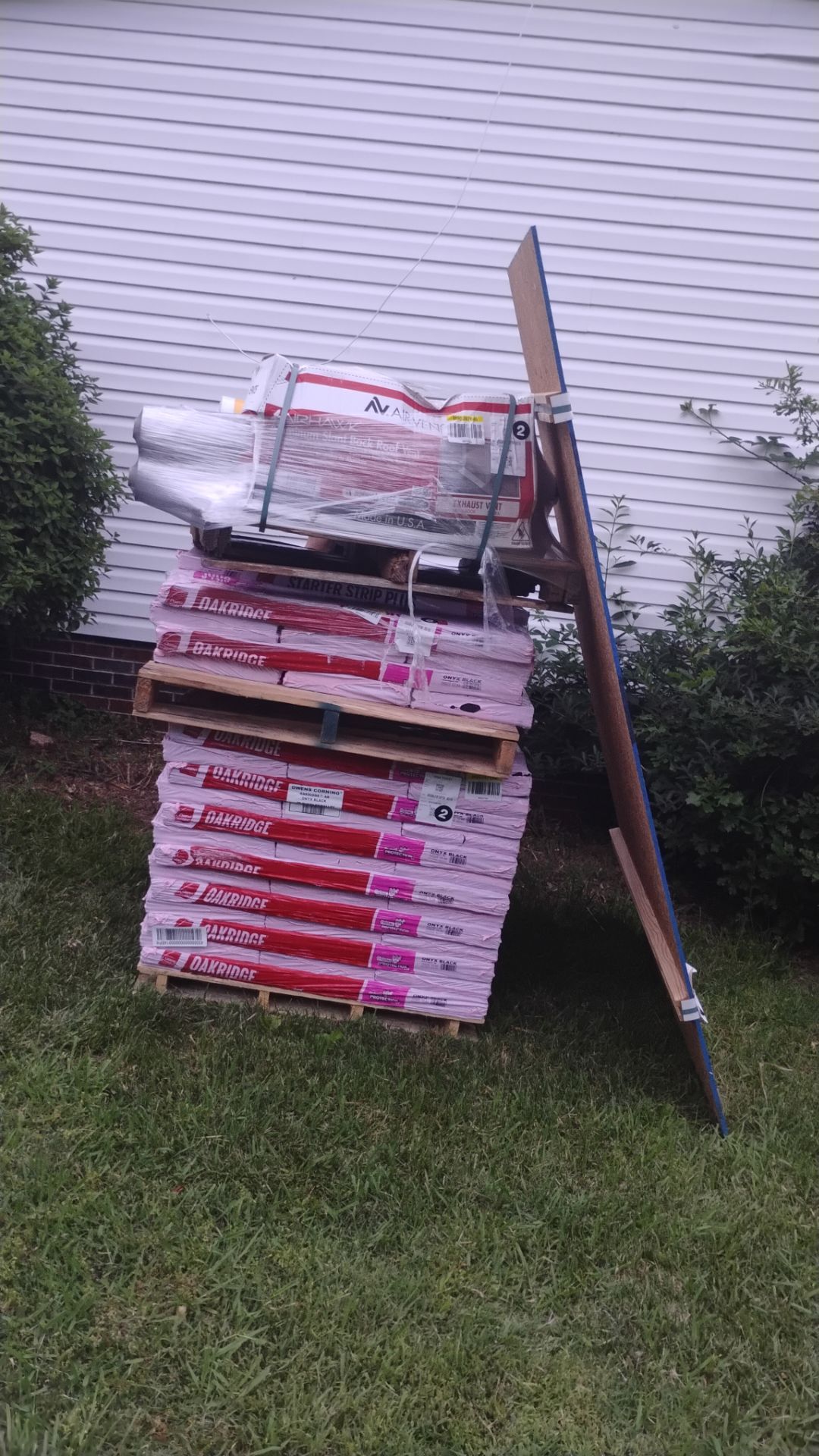 Taylor Roof by BROCK BUILDERS 