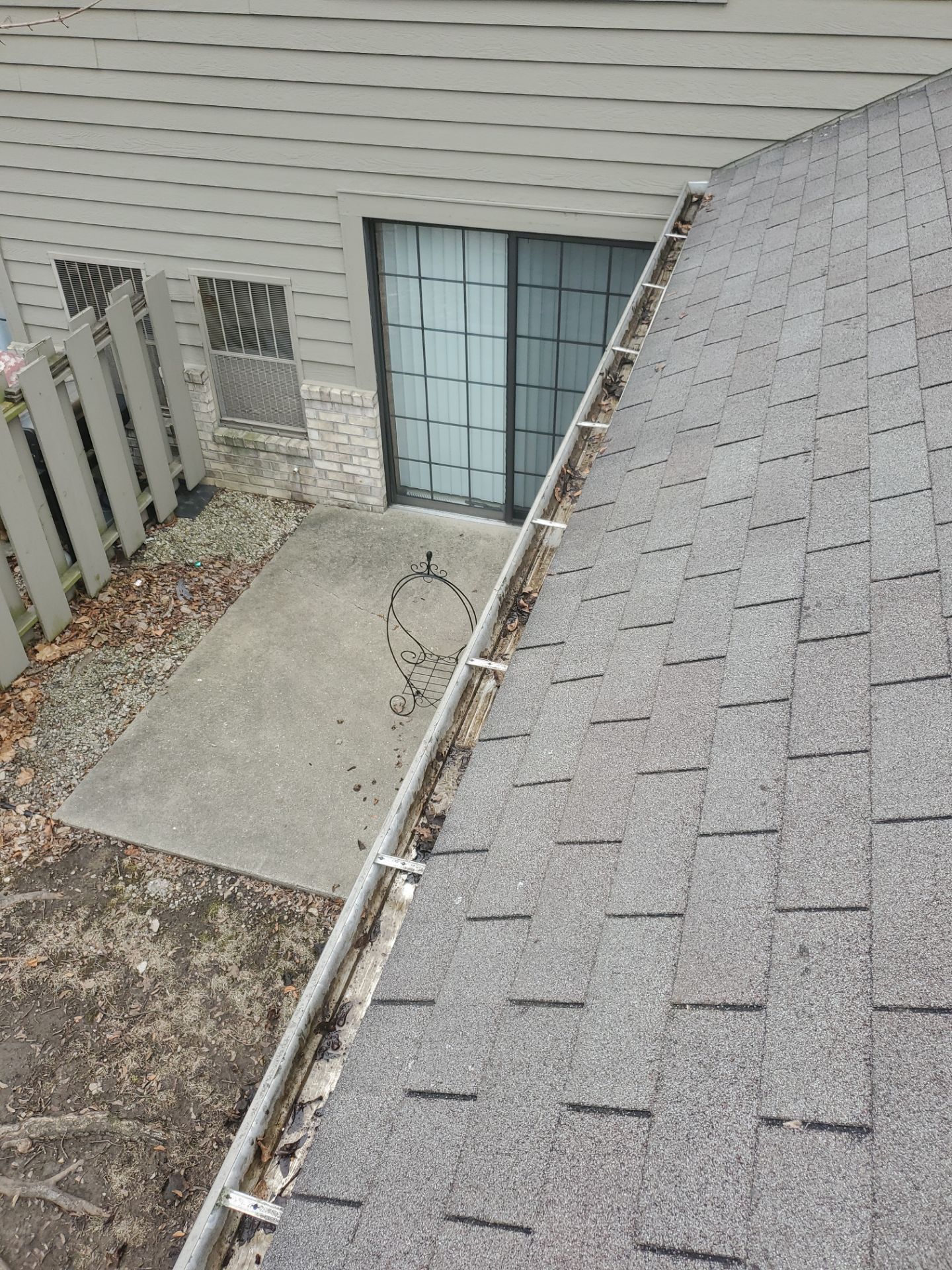 HOA gutter cleaning after photo.
