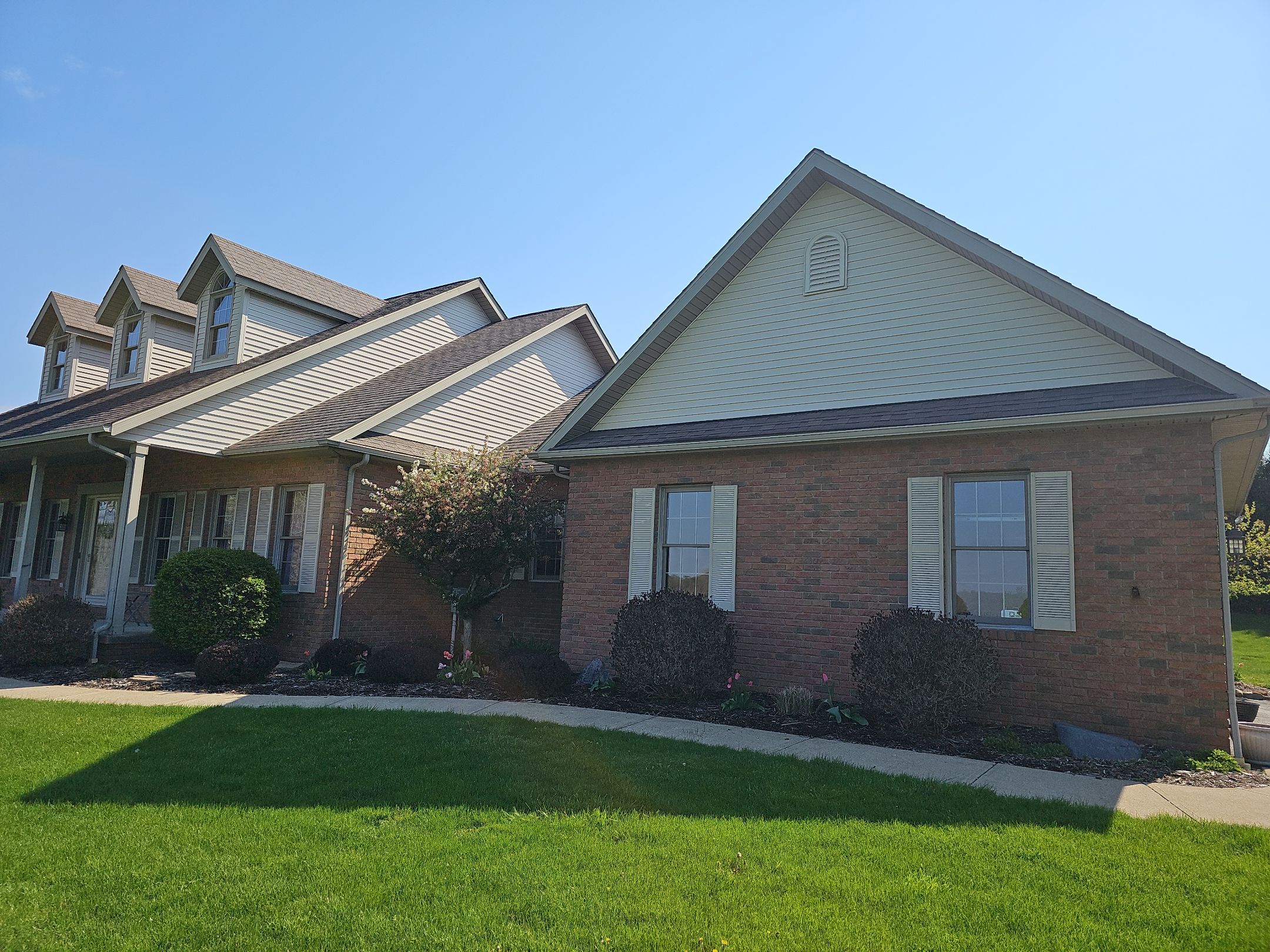 ATLAS PINNACLE COLOR: WEATHERED SHADOW by Eagle Eye Roofing