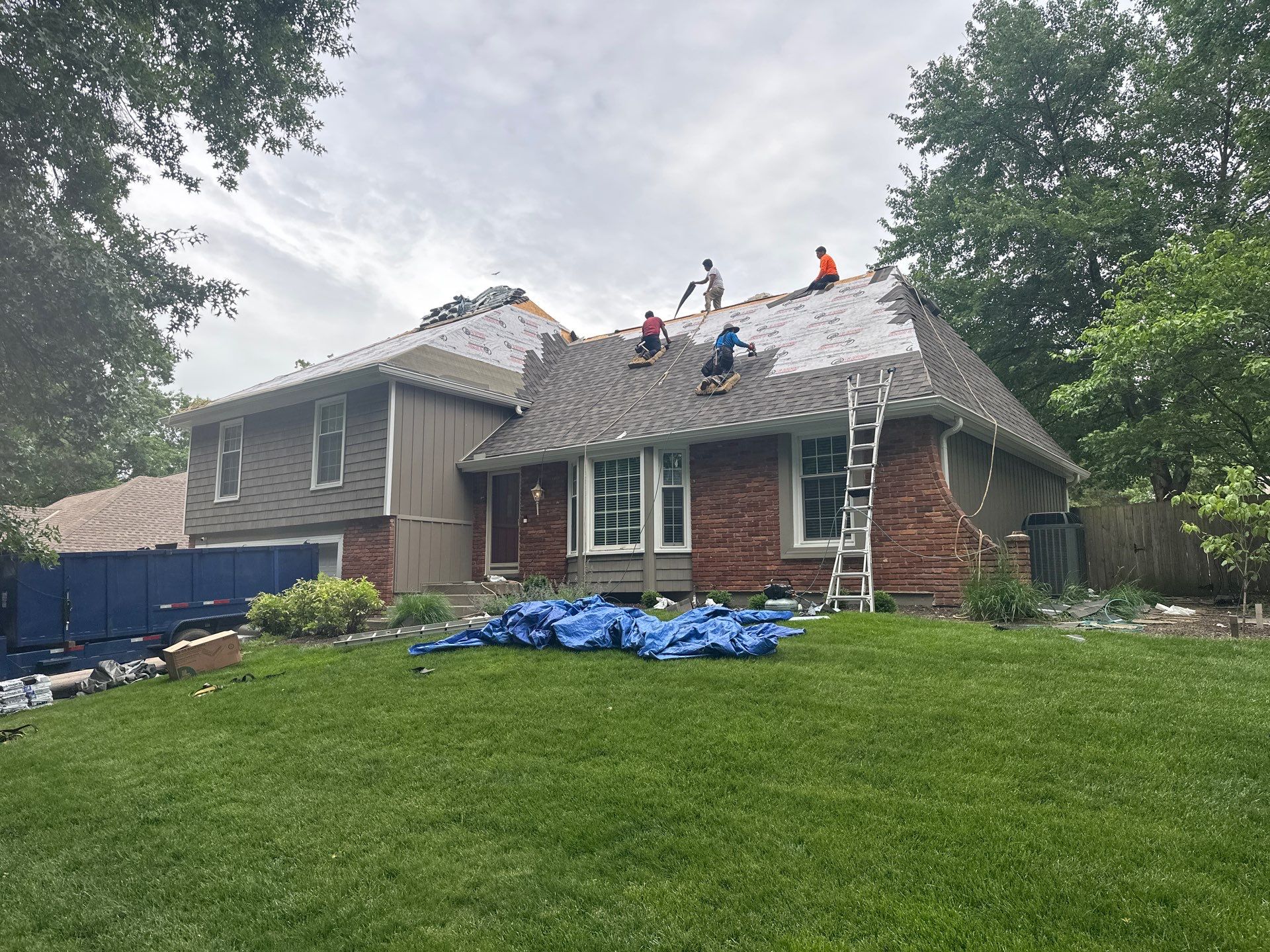 Complete Kansas City Exterior Remodel With IKO Roofing and Craneboard Siding by EEC Windows, Siding & Roofing
