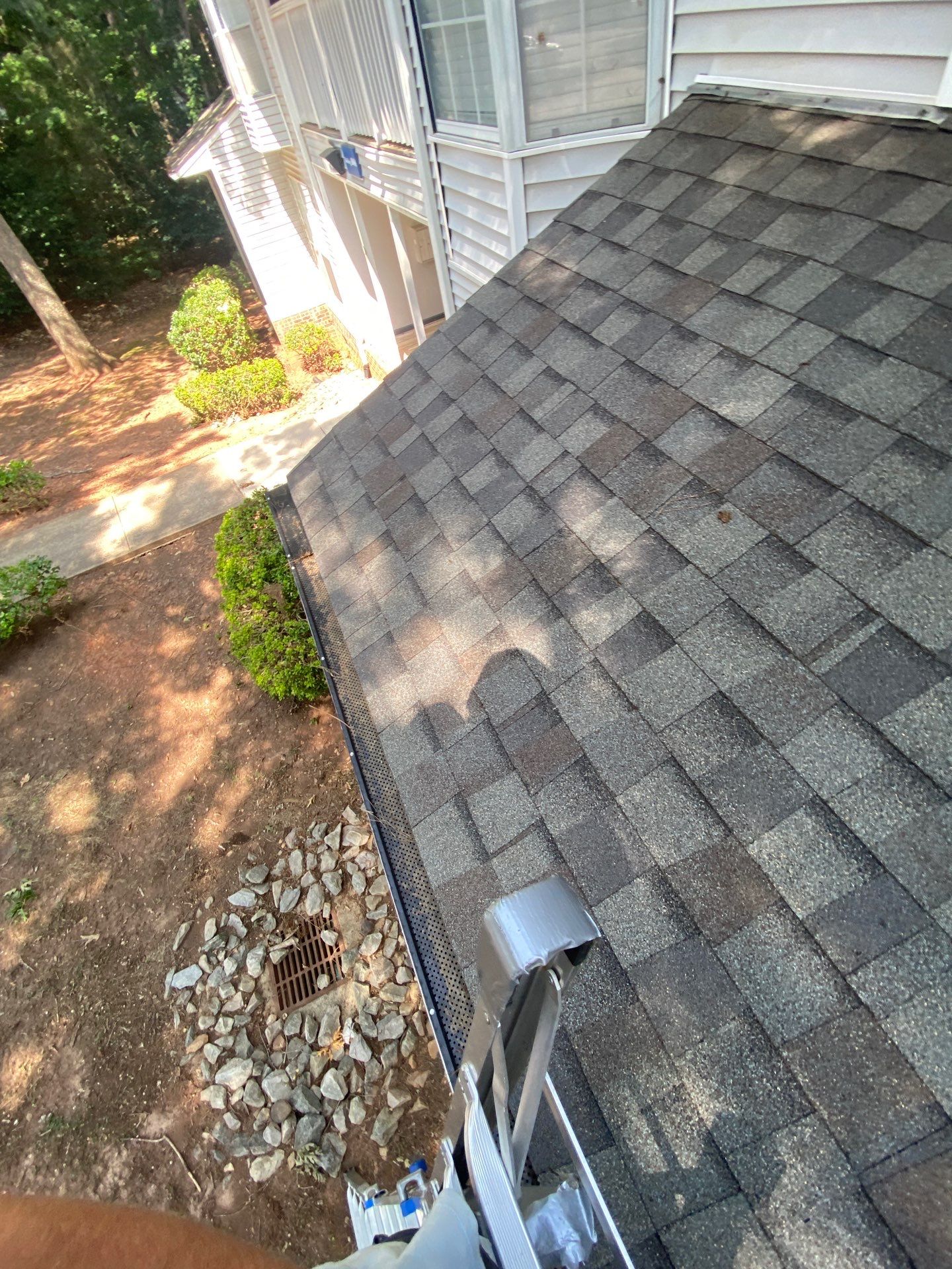HOA gutter cleaning after photo.