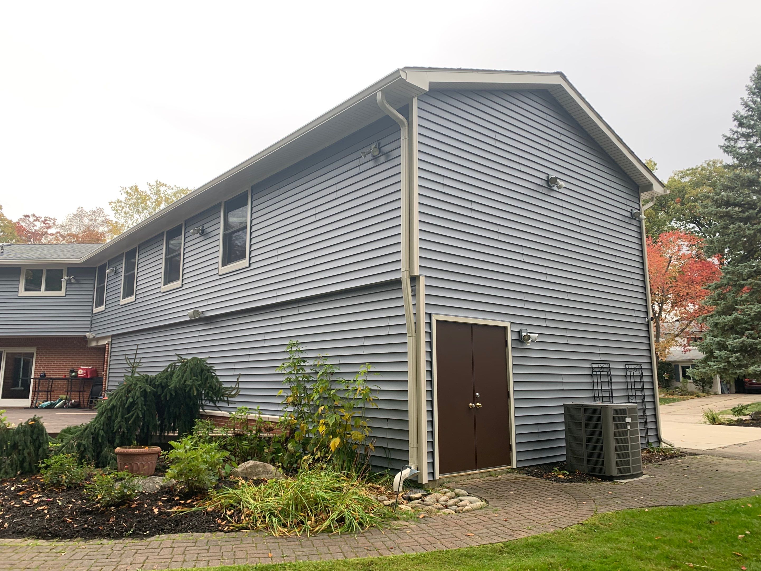 Vinyl Siding Replacement - Private Residence  by Bloomfield Construction & Restoration