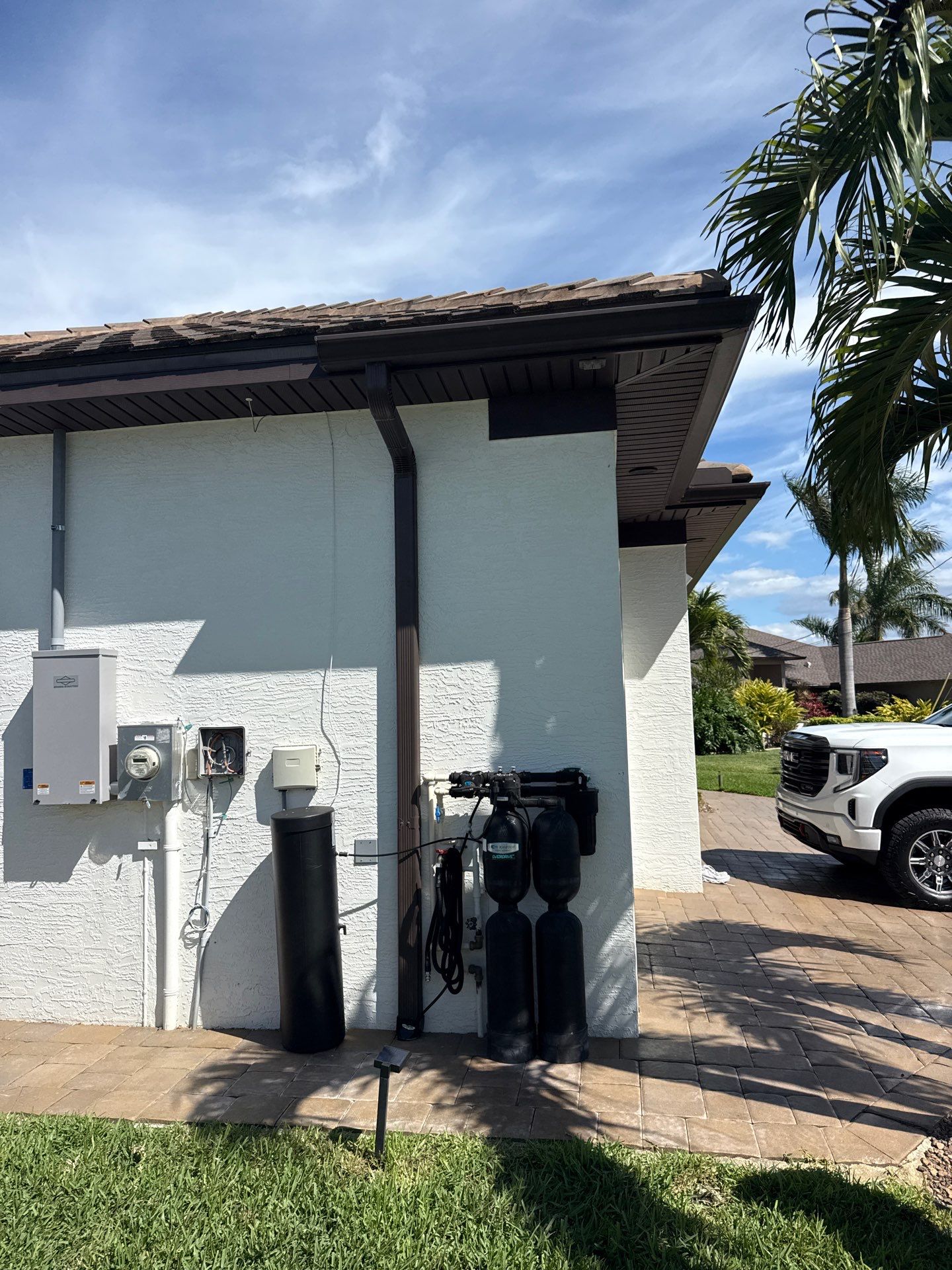 6 Inch Seamless Gutters using Musket Brown Seamless Gutters in Cape Coral FL by Gutter Professors