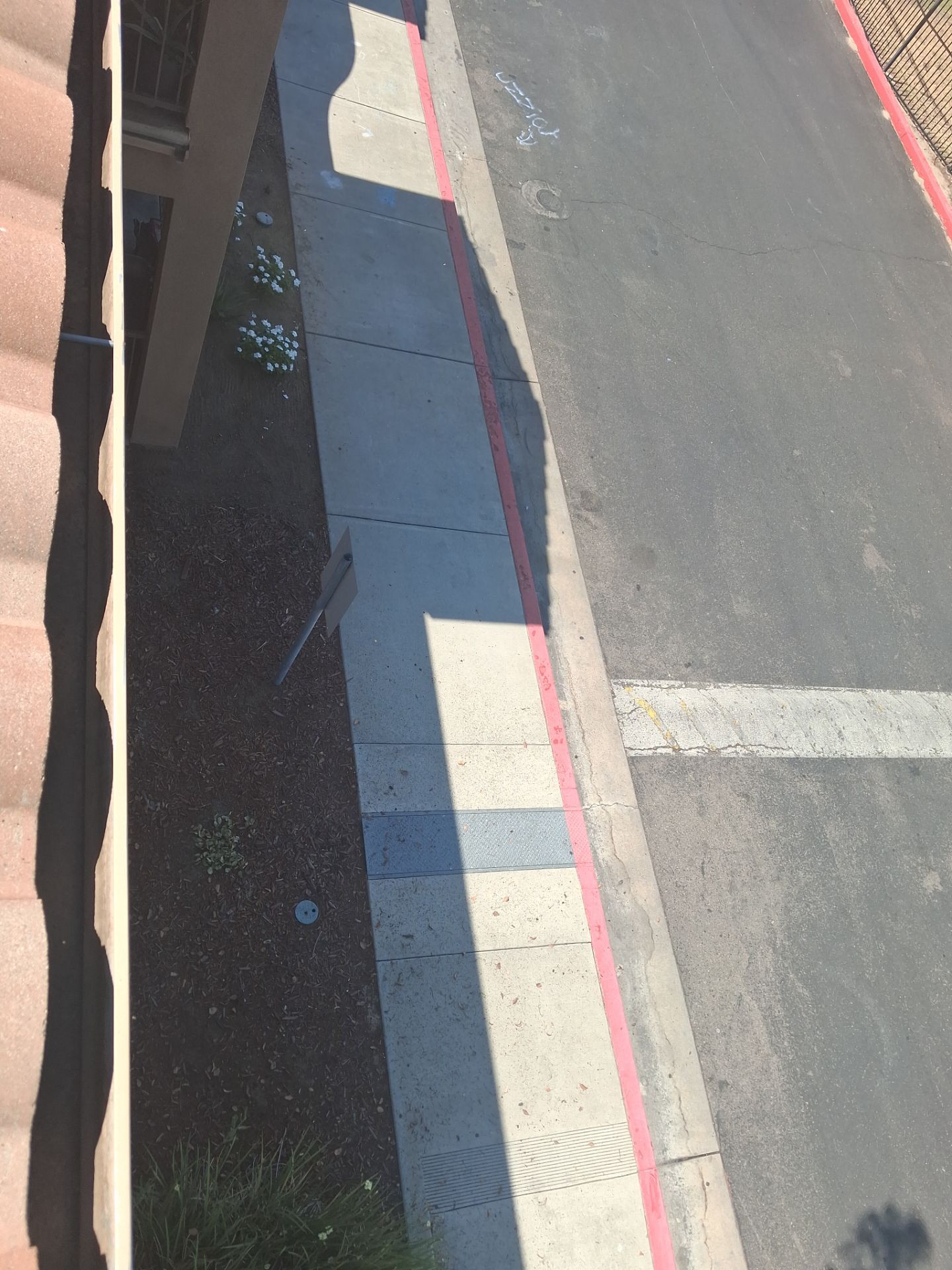 Commercial gutter cleaning Georgia after photo with clean gutters