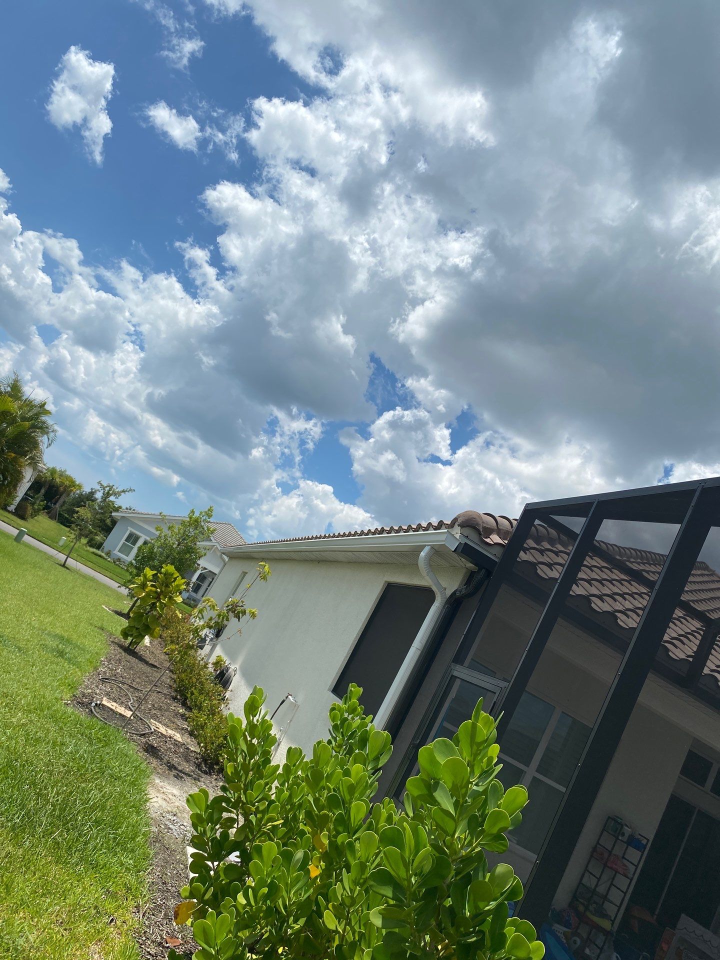 White K Style Seamless Gutters using 6 Inch Seamless Gutters in Sarasota FL by Gutter Professors