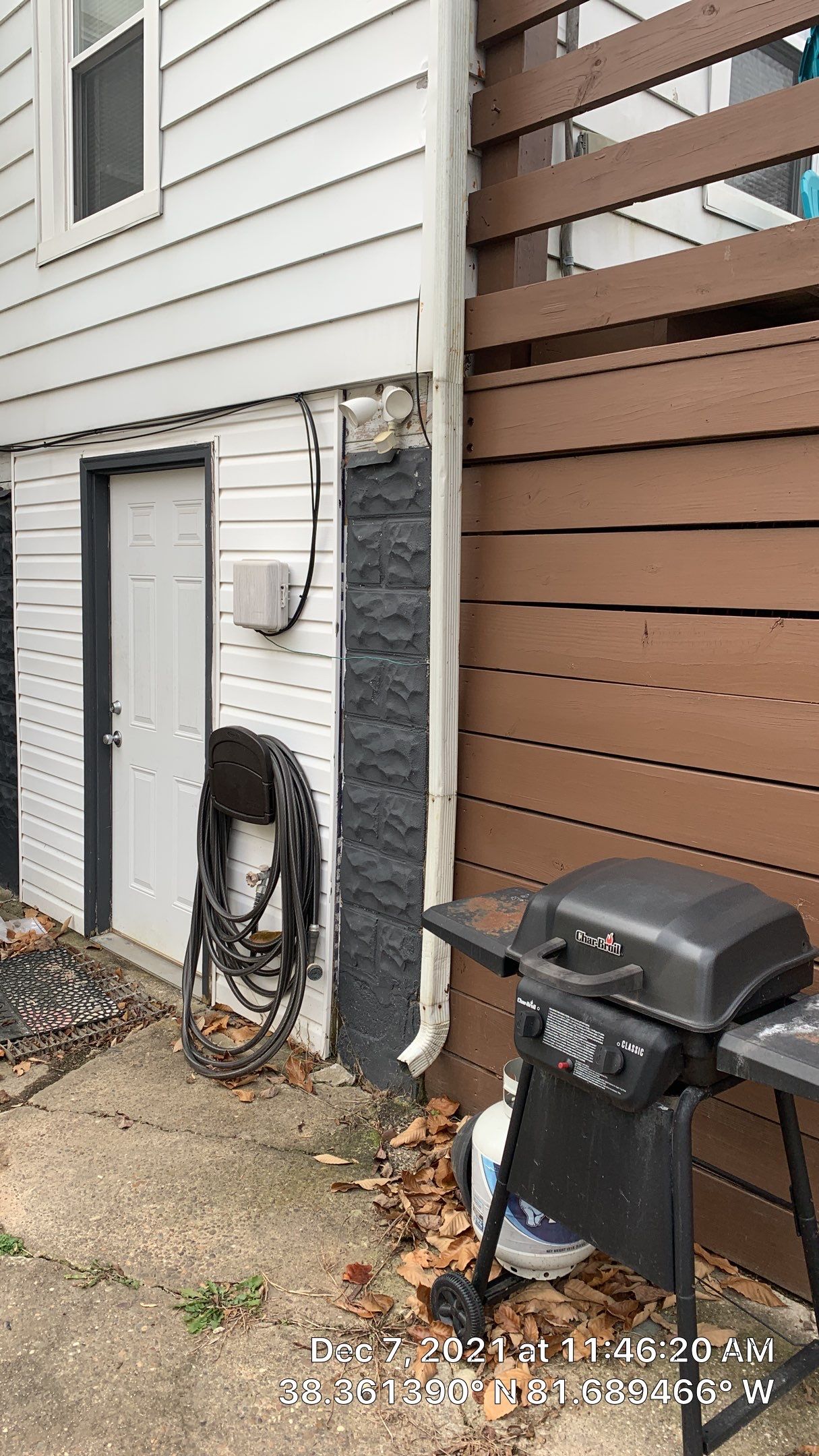 Siding Installation using Exterior Portfolio Portsmouth Vinyl Cedar Shakes by Secure Construction Company Inc