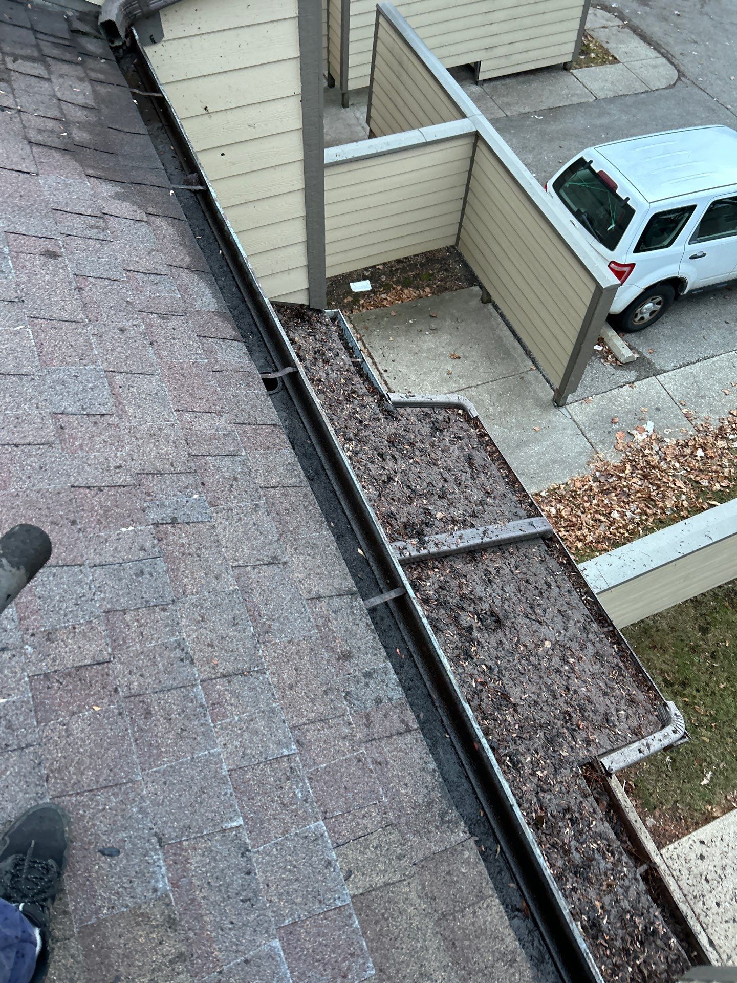 HOA gutter cleaning after photo.