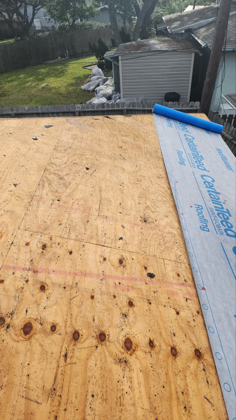 Residential Roofing Installation using Certainteed Landmark Moire Black by Galvan Roofing and Construction