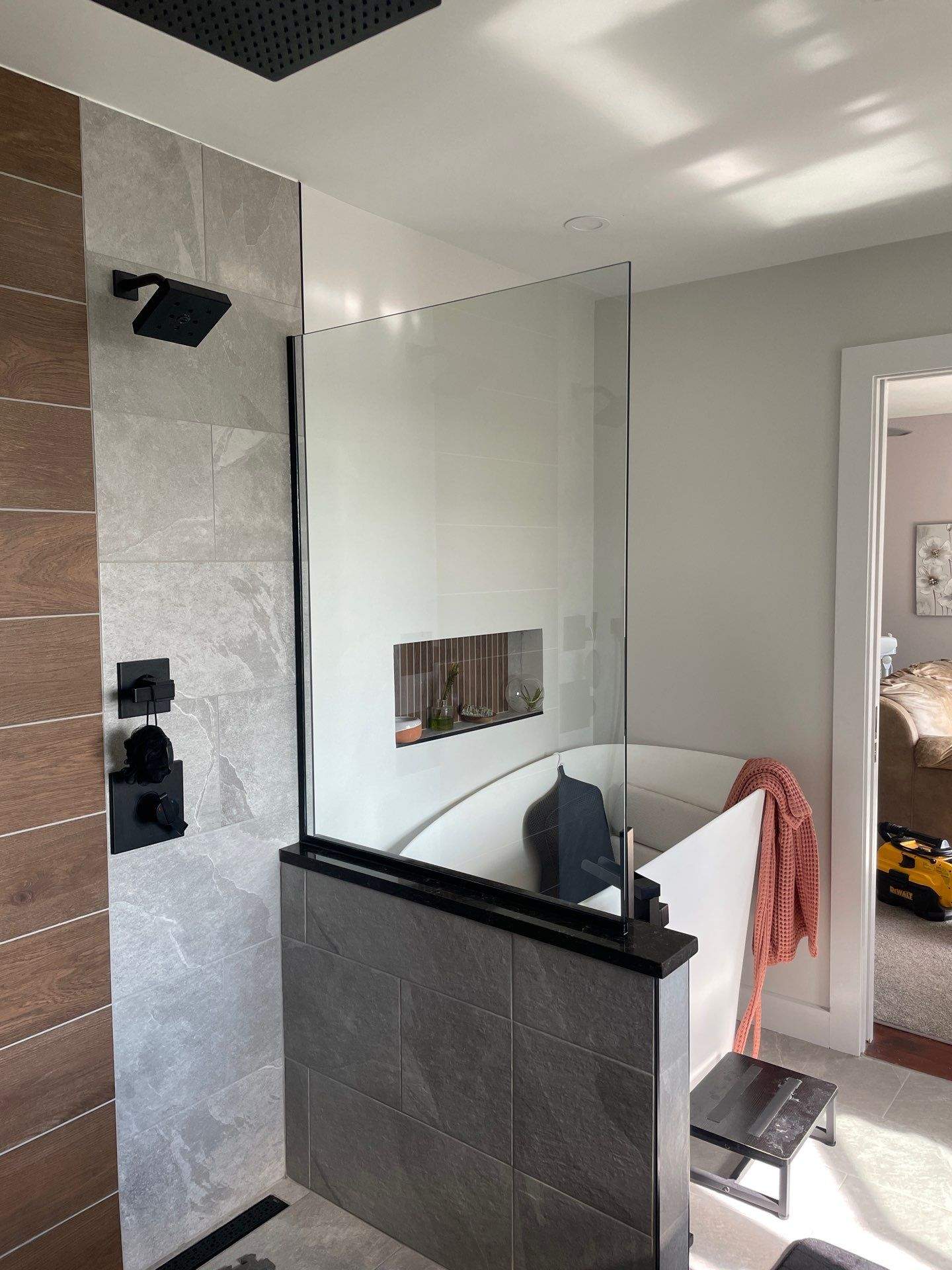 Spray Panel in Channel by Cheshire Glass Company
