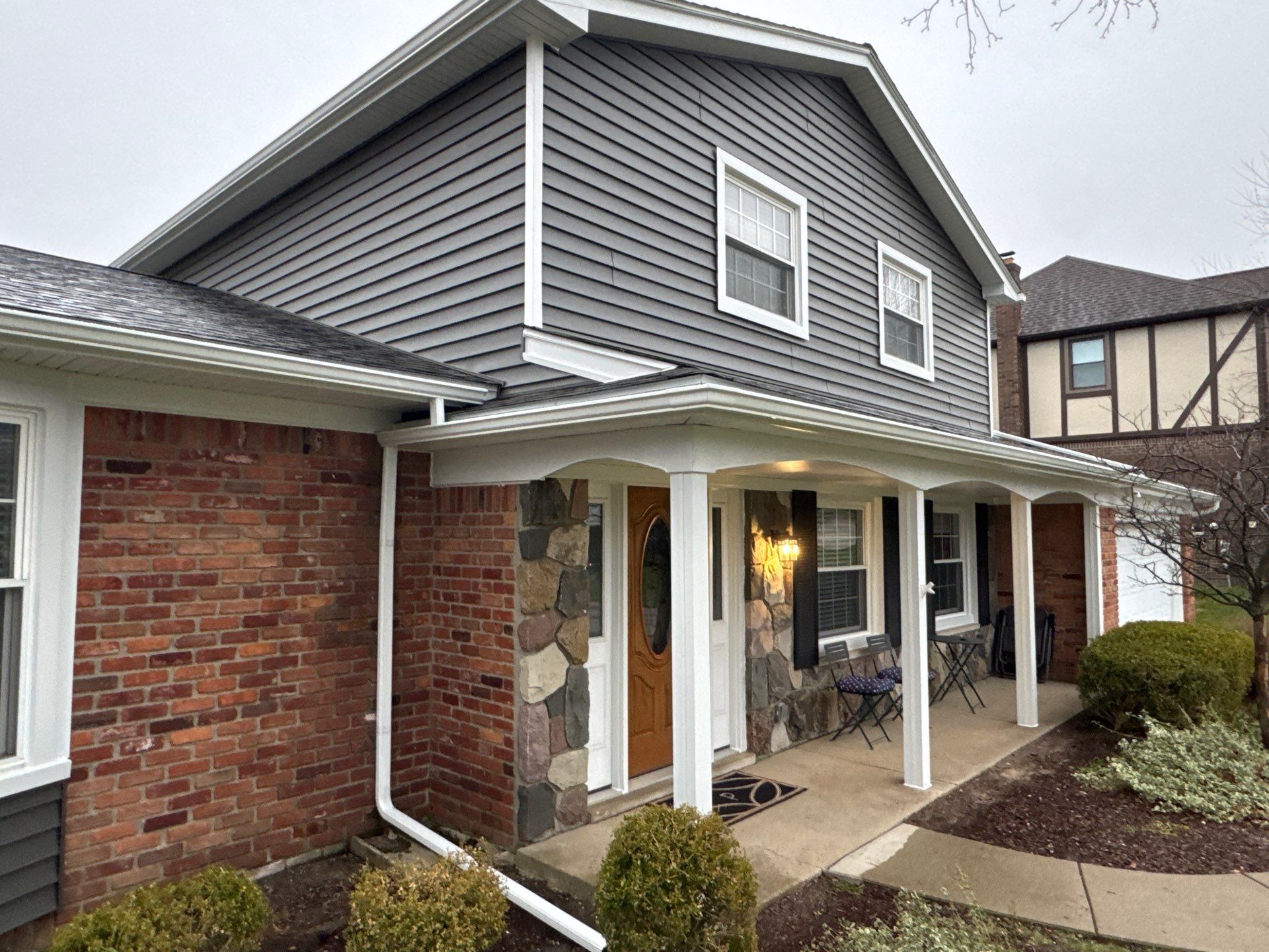 Siding Replacement using Alside Charcoal Smoke and Roof Replacement using Owens Corning Peppercorn by 180 Contractors