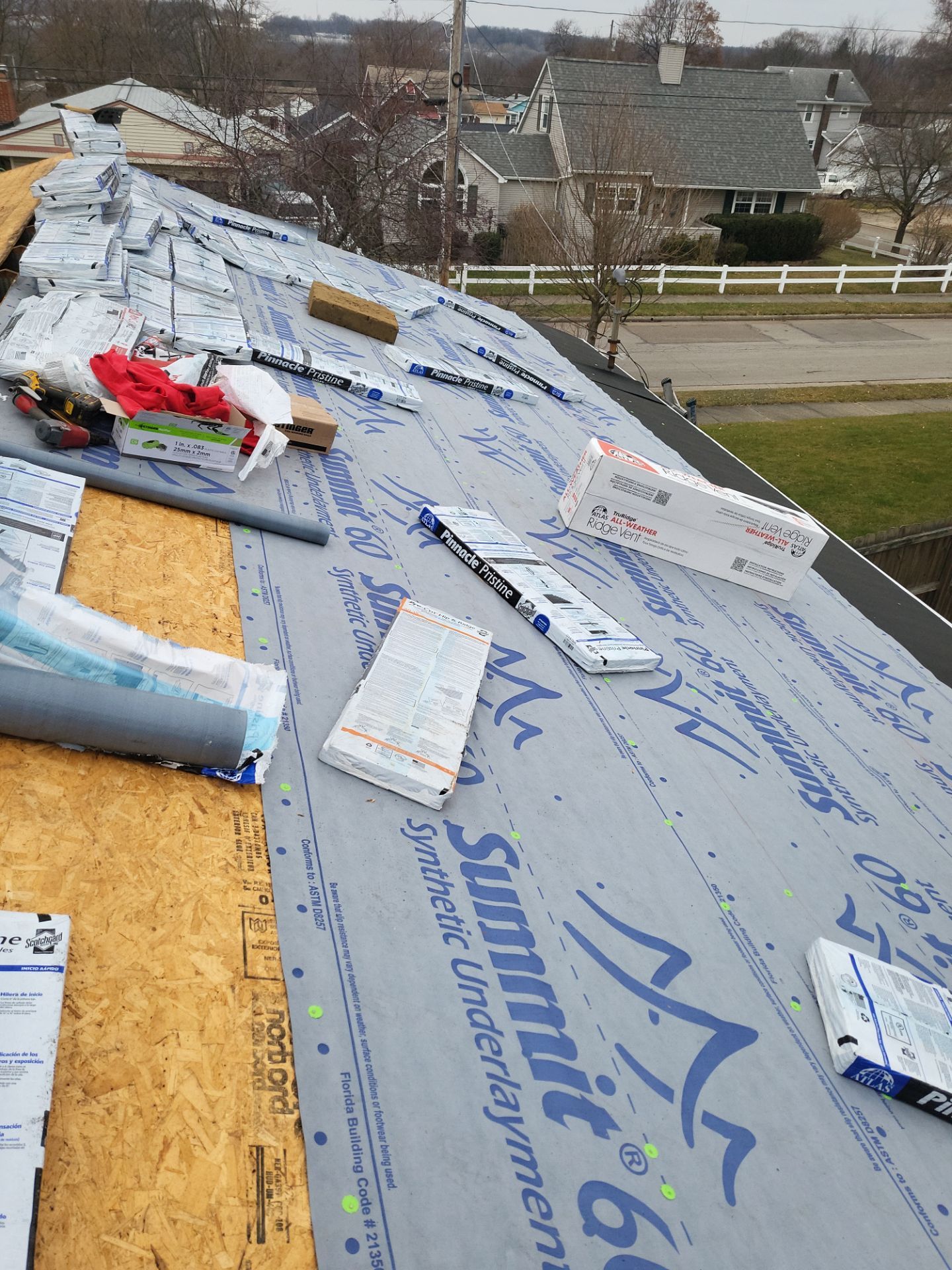Atlas Pinnacle, Color: Oyster Shell, Drip Edge: White by Eagle Eye Roofing