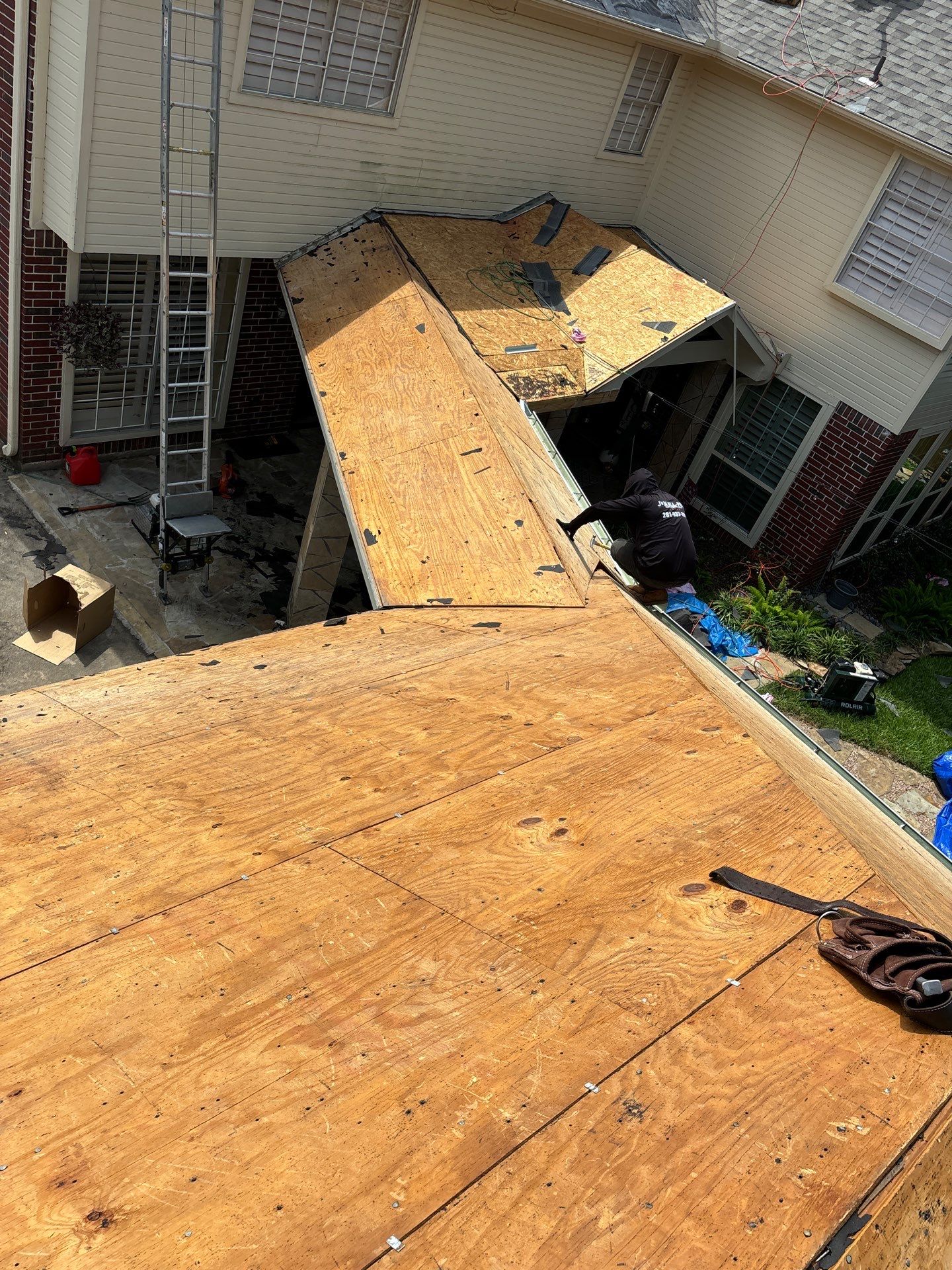 Residential Roofing Installation using Owen's Corning Duration (Lifetime) Shingles by Roof Repair Company