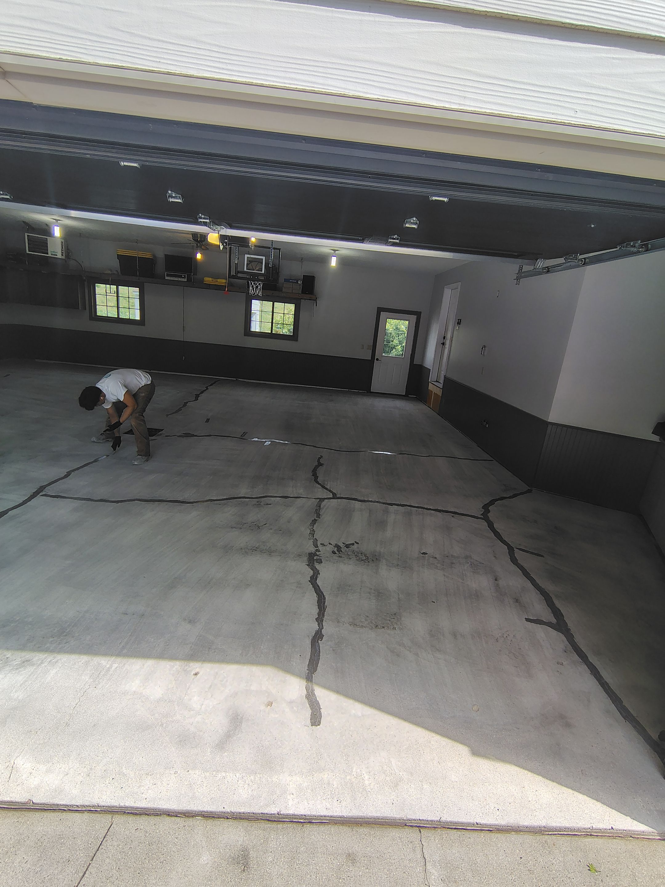 Multi-Fleck Epoxy Garage Floor Coating in Dell Rapids by Select Painting, Coatings & Garage Cabinets