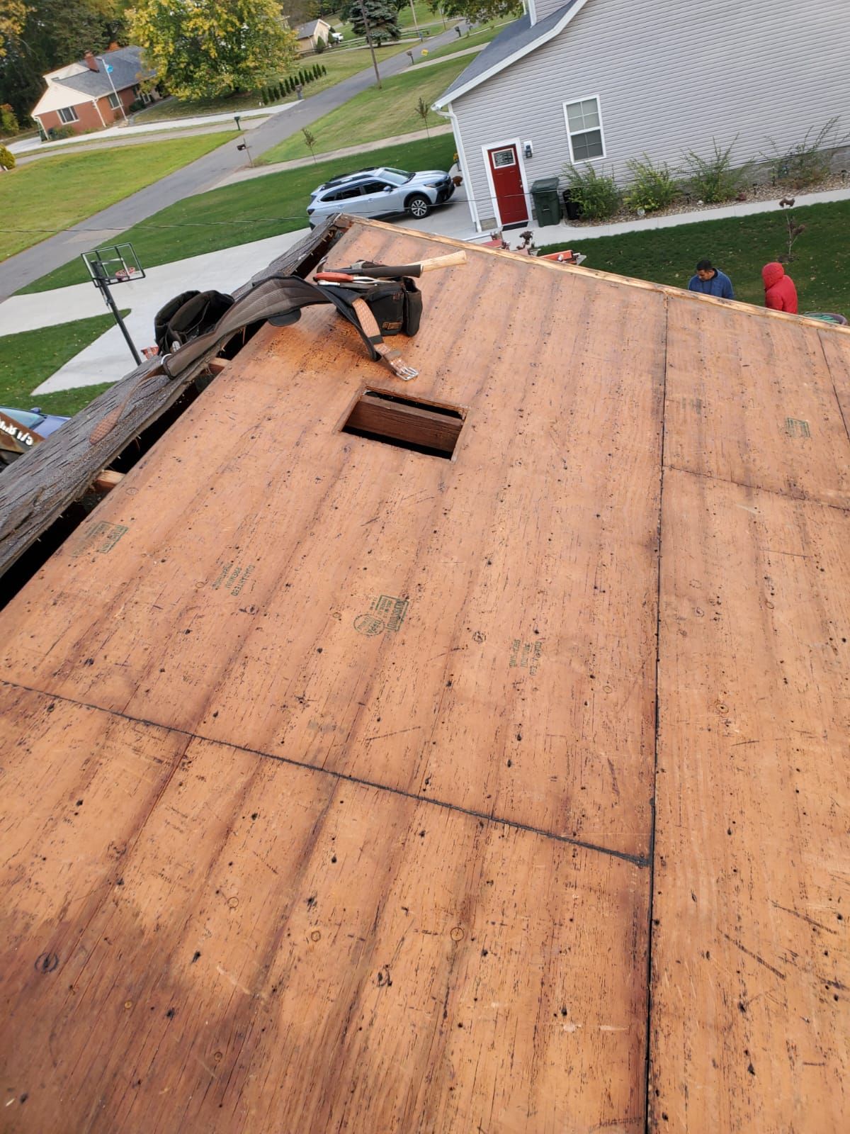 ATLAS PINNACLE COLOR: WEATHERWOOD DRIP EDGE: WHITE by Eagle Eye Roofing