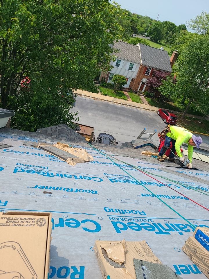 Alexandria - Certainteed Landmark Weathered Wood Shingles by RM Banning, Inc.