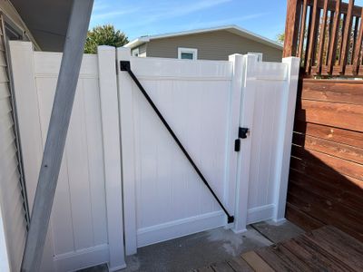 Custom Vinyl Privacy and Chain Link Fence Installation in Waterloo