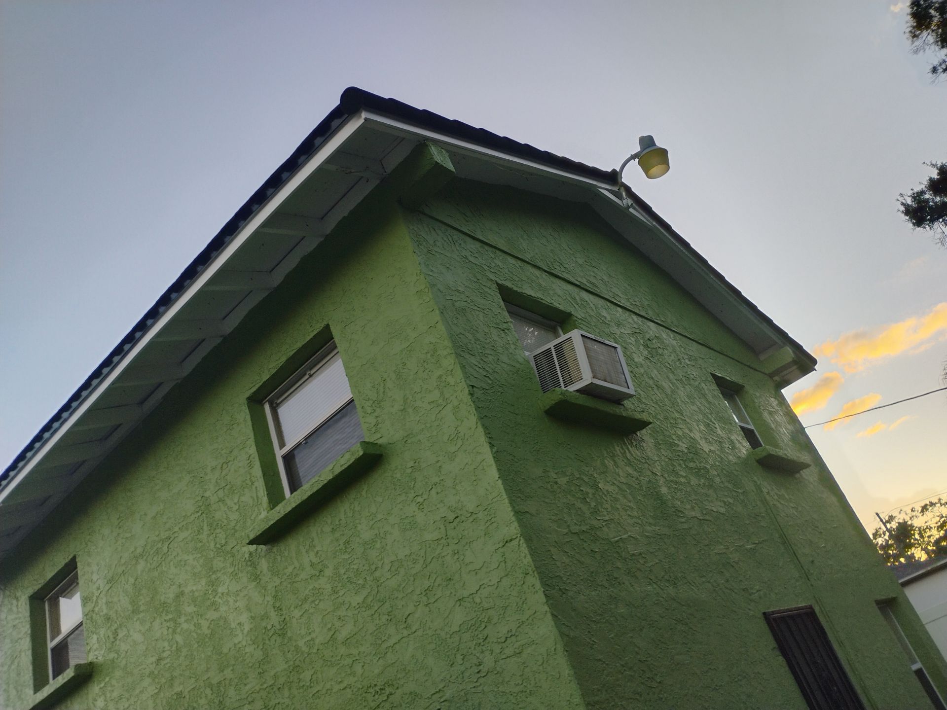 White Aluminum Soffit and Fascia in St.Petersburg FL by Gutter Professors