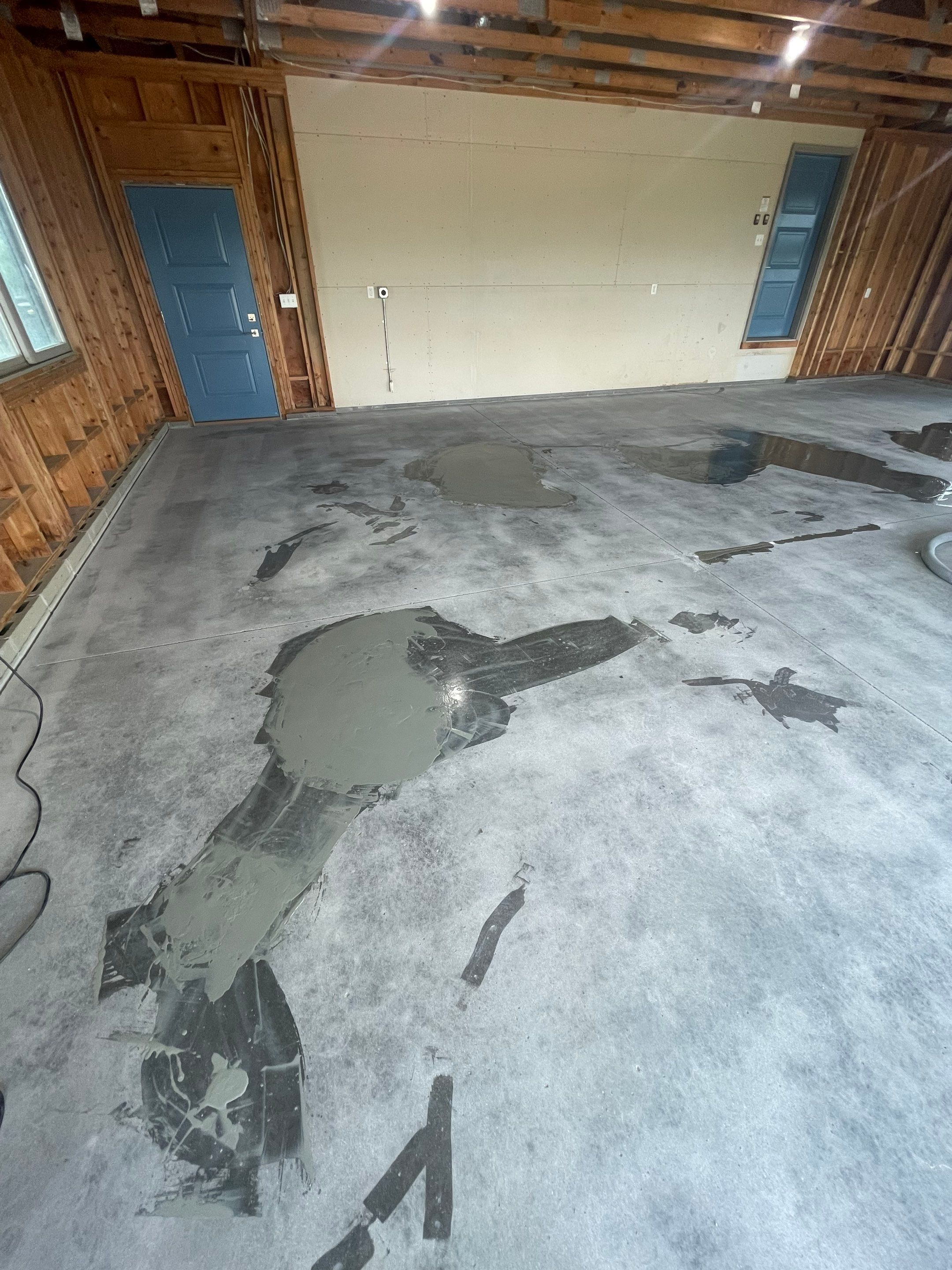 Cabin Fever Coating for Detached Garage in Dell Rapids by Select Painting, Coatings & Garage Cabinets