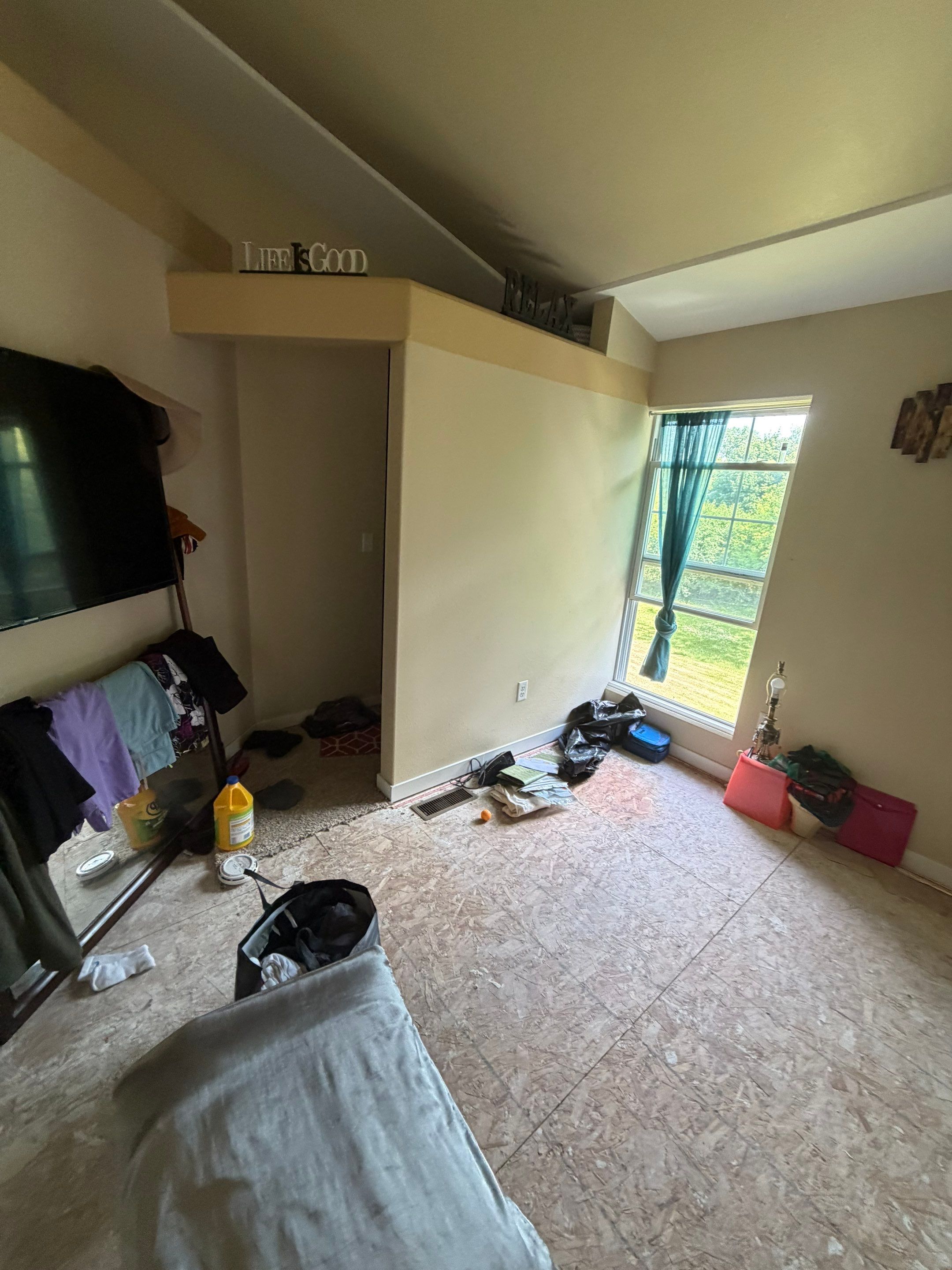 Vinyl Siding Replacement and Multi-Room Interior Renovation in Milwaukee by OCS Contracting Services