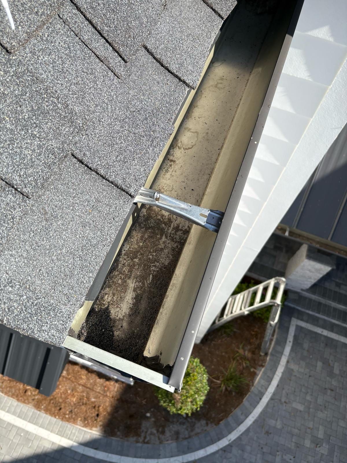 Gutter Cleaning Service in Sarasota FL by Gutter Professors