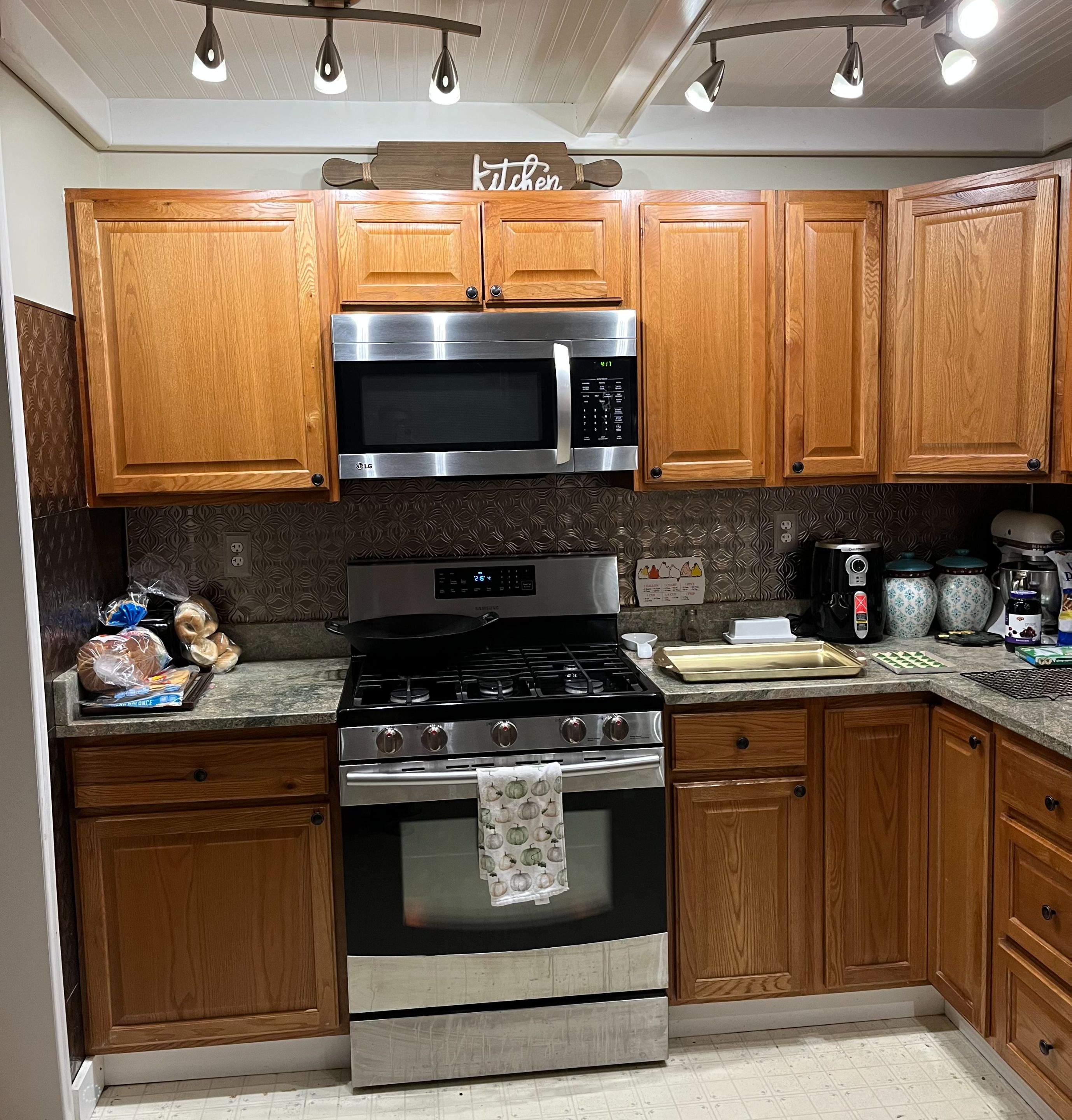 Cabinet Refinishing by Big Pine Panting Inc