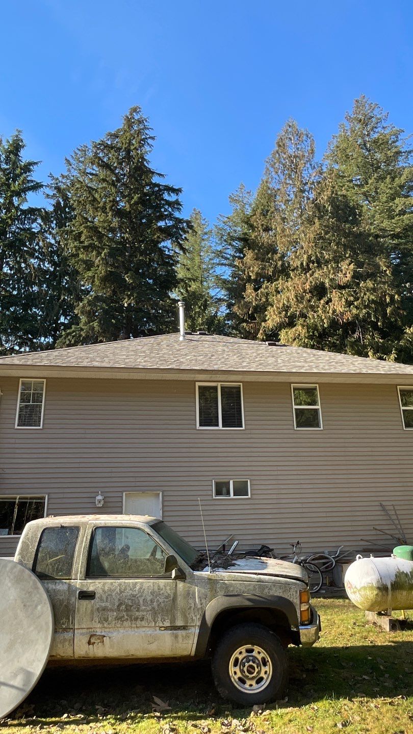 Residential Roofing Installation using OC Oakridge shingles by Top Notch Roofing Inc