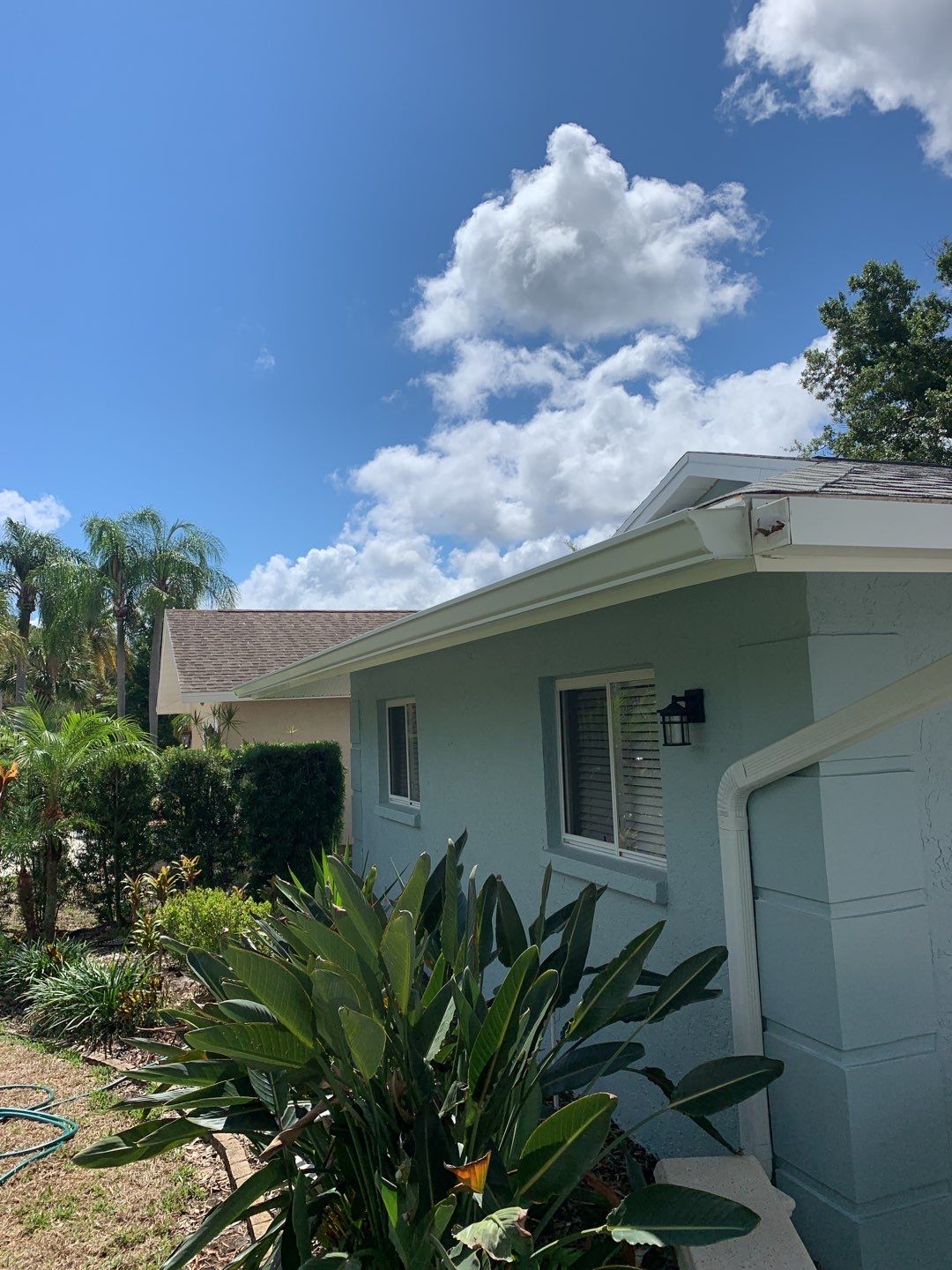 Aluminum Seamless Gutters using White Seamless Gutters in Sarasota FL by Gutter Professors