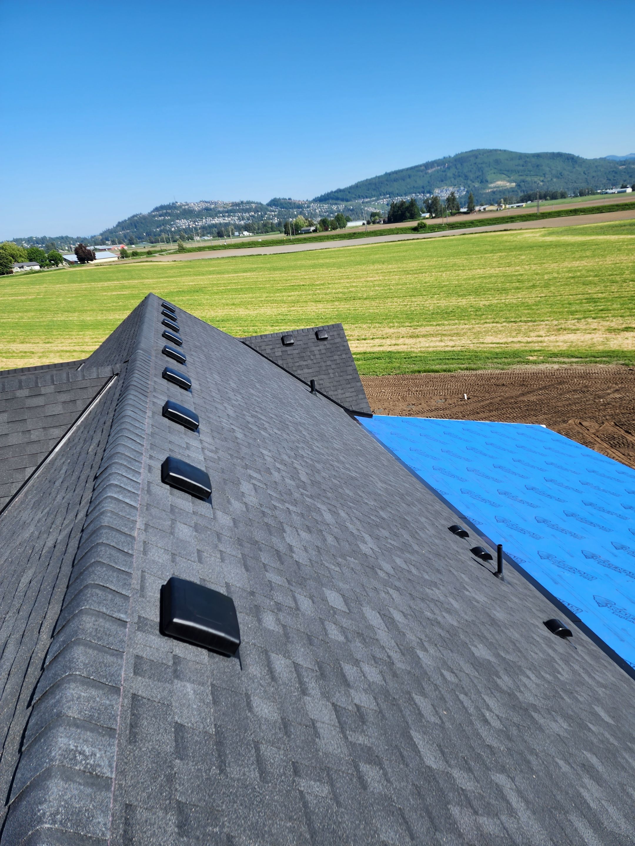 Residential Roofing Installation using OC Oakridge shingles by Top Notch Roofing Inc