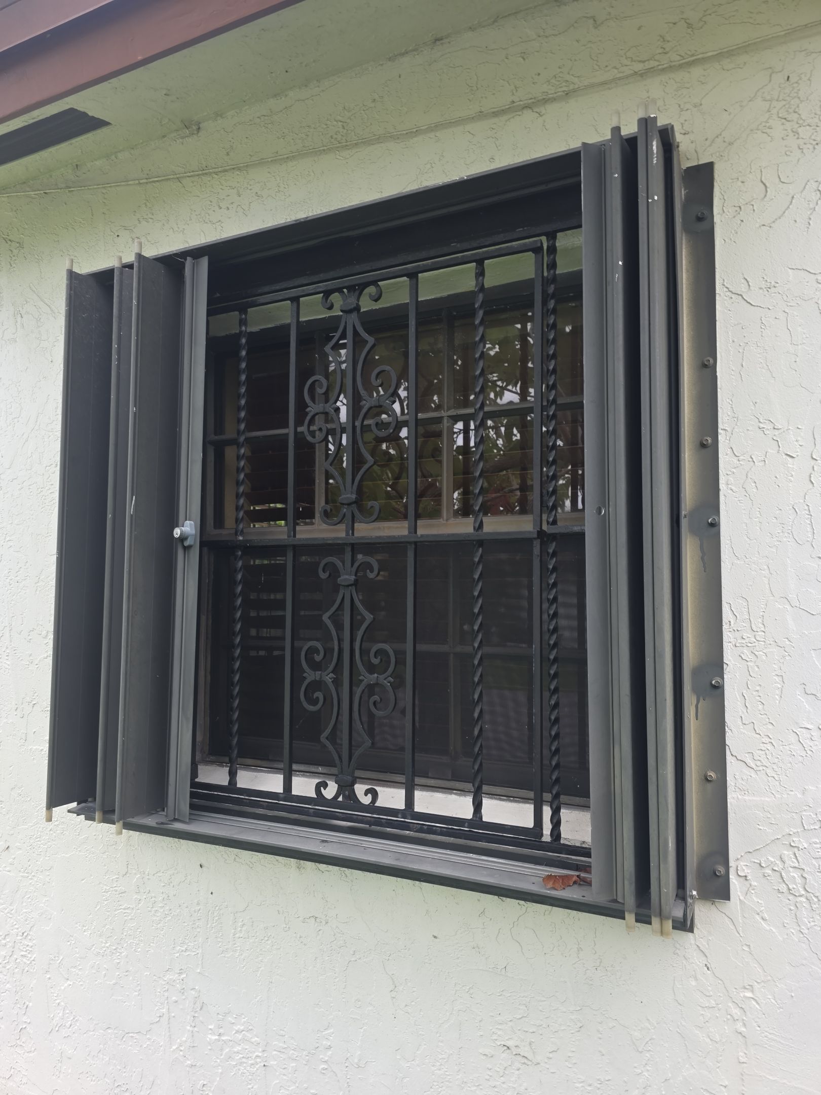 We  conducted an Inspection of this residential property to verify the condition and performance of the property. by Picos Construction Engineering