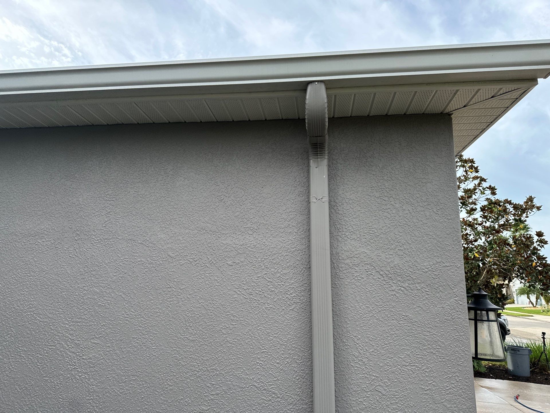 House Wash, Lanai Cleaning, and Driveway Cleaning by Sunshine AquaWash