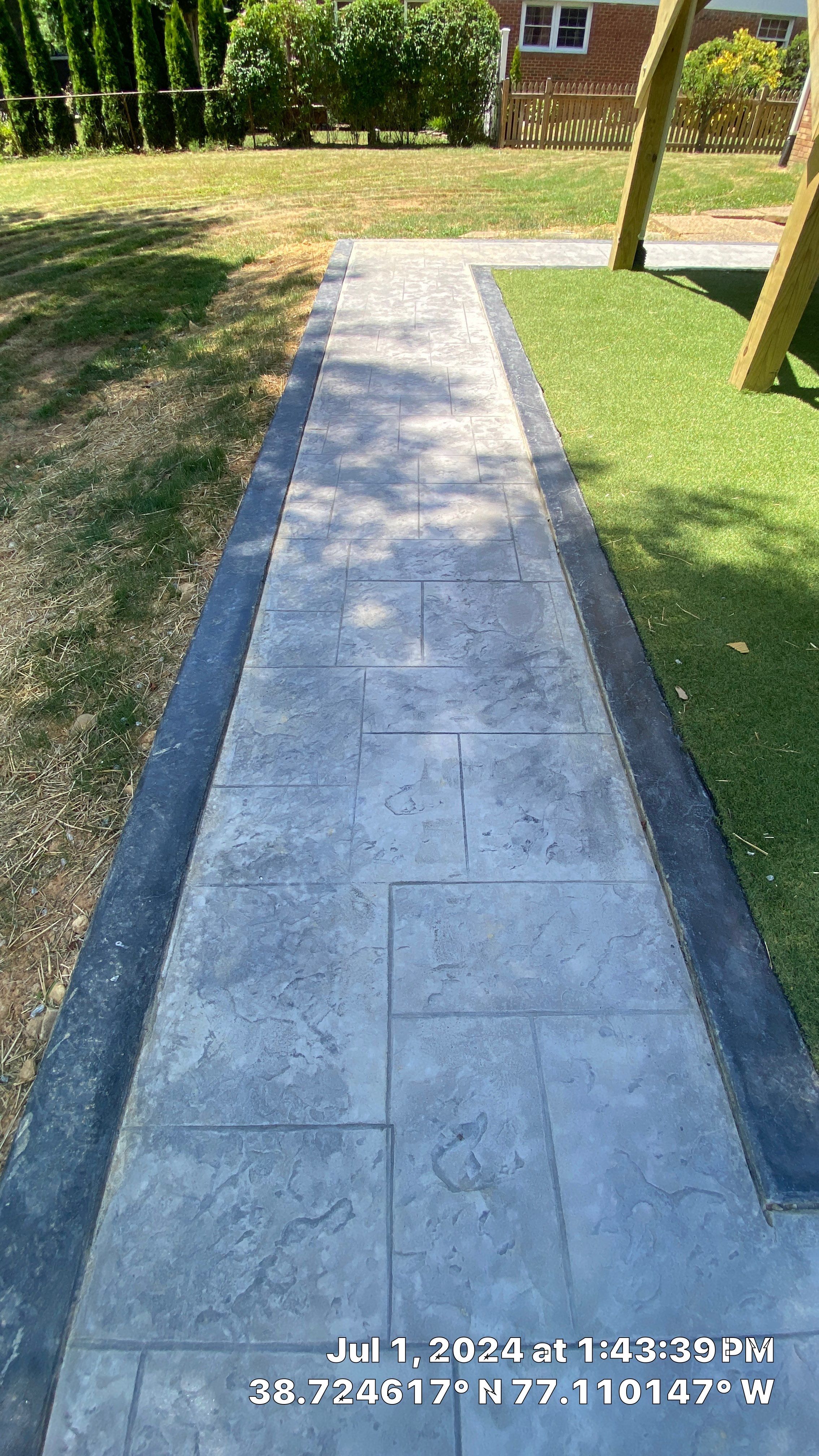 Deck & stamping patio   by Jesus Master Handyman LLC 