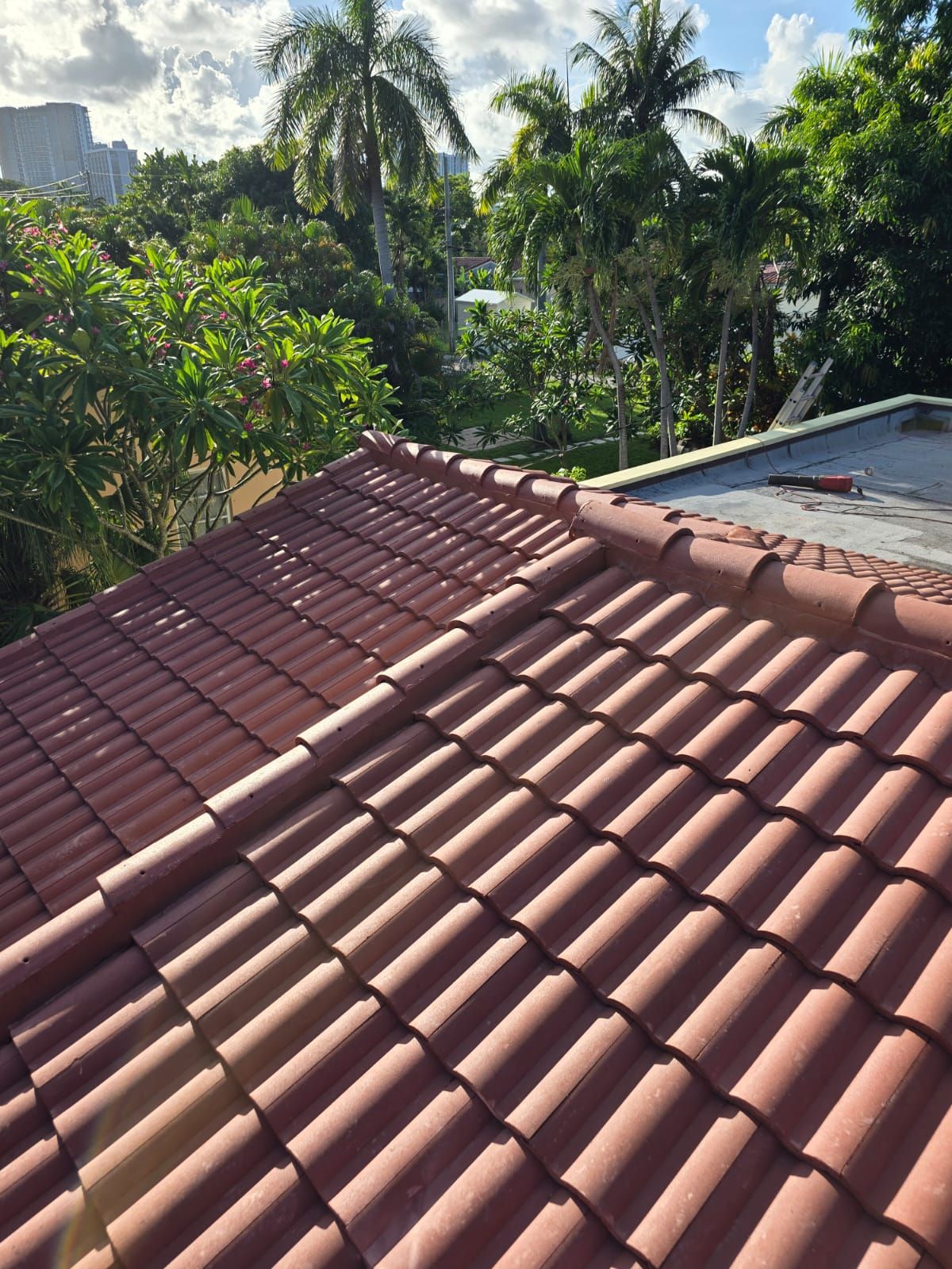 Tile Roof Repair in Hollywood ā Precision, Professionalism, and Quality Work by Aastro Roofing