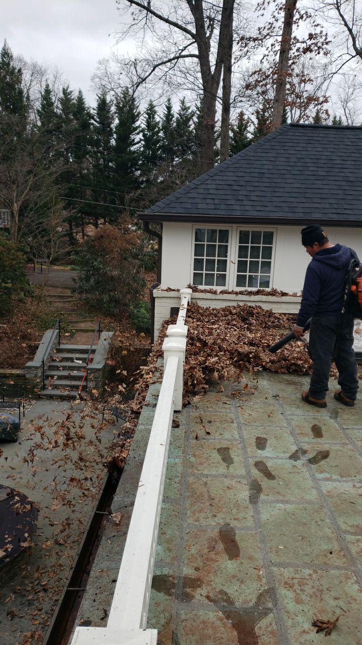 McLean: Certainteed Landmark Pro Designer Shingles in Max Def Charcoal Black by RM Banning, Inc.