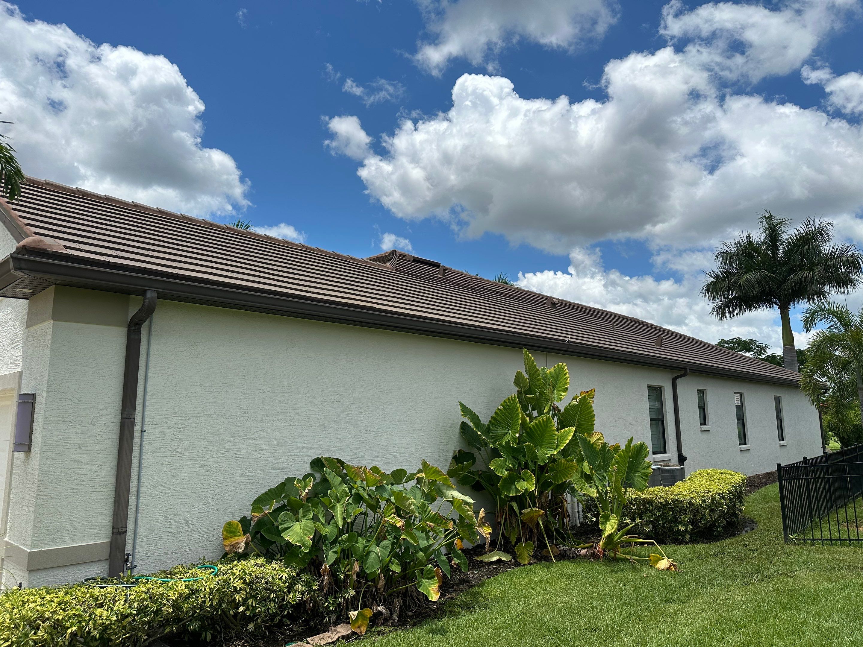 Flat Tile Roof Cleaning, House Wash & Sidewalk Cleaning in Enclave at Country Meadows, Bradenton, FL | Sunshine AquaWash by Sunshine AquaWash