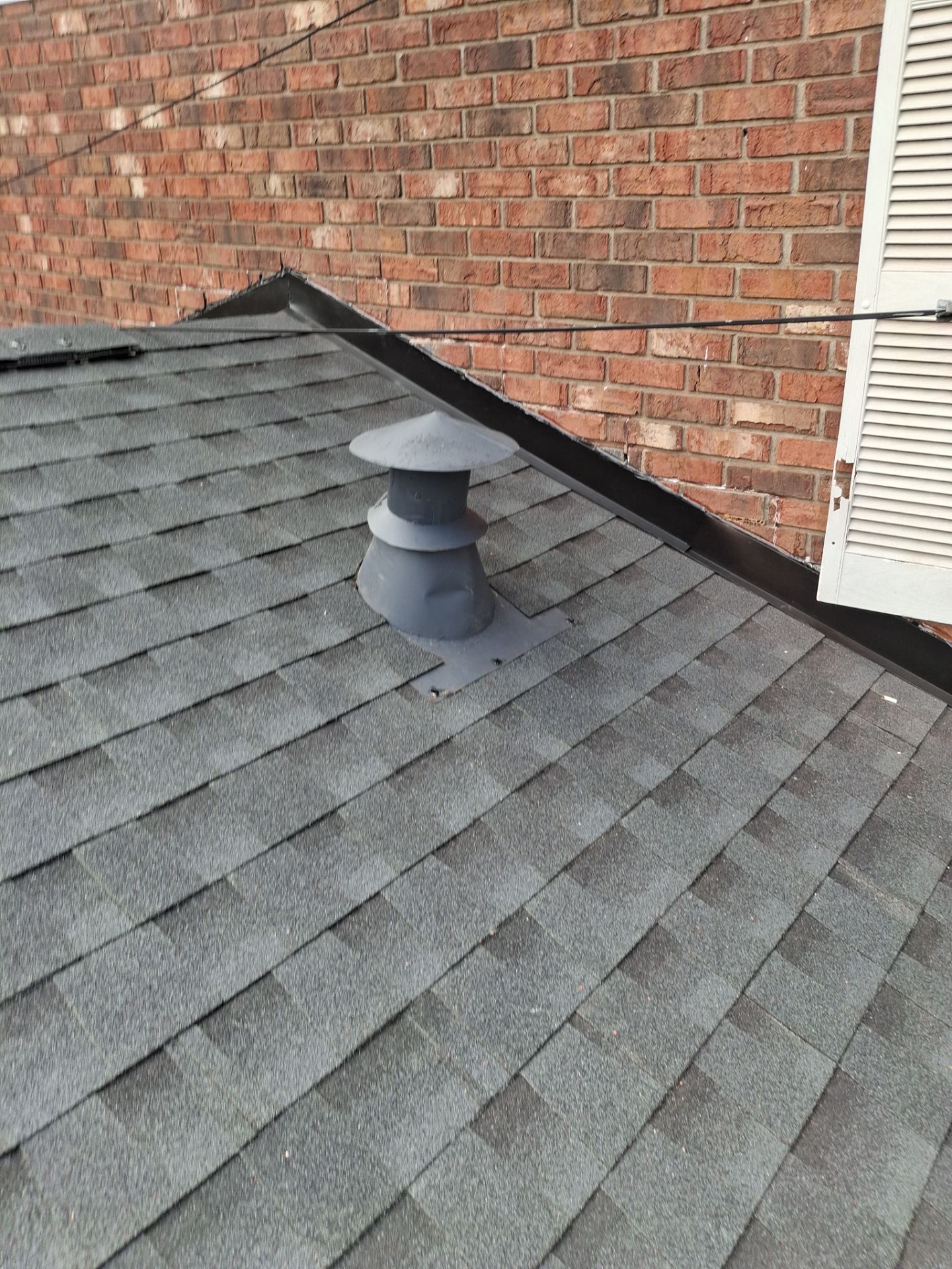 Residential Roofing Installation using GAF Timberline HDZ Charcoal by Rainstoppers Roofing