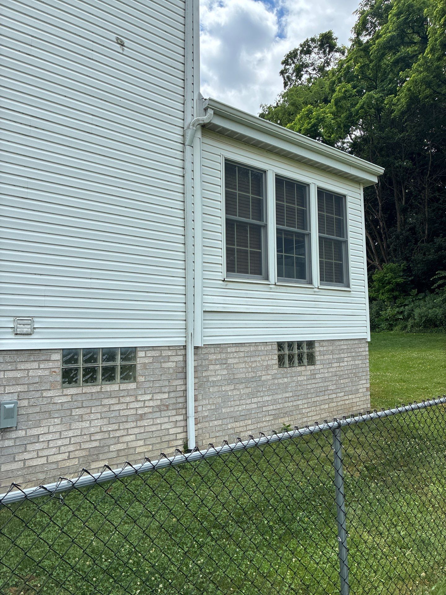 Partial House Vinyl Siding Replacement and Sunroom Renovation near Crafton by Ideal Siding Pittsburgh