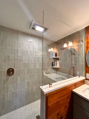 Spray Panel using Tempered Low Iron Shower Glass