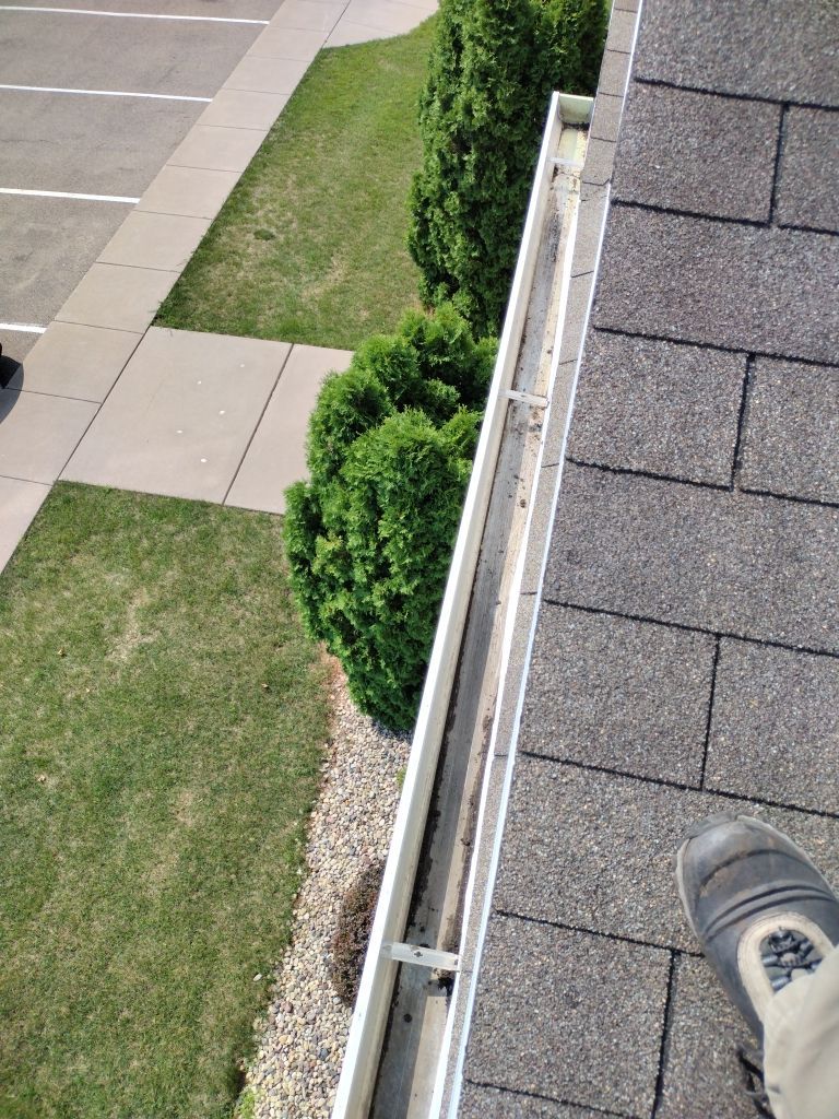 HOA gutter cleaning after photo.
