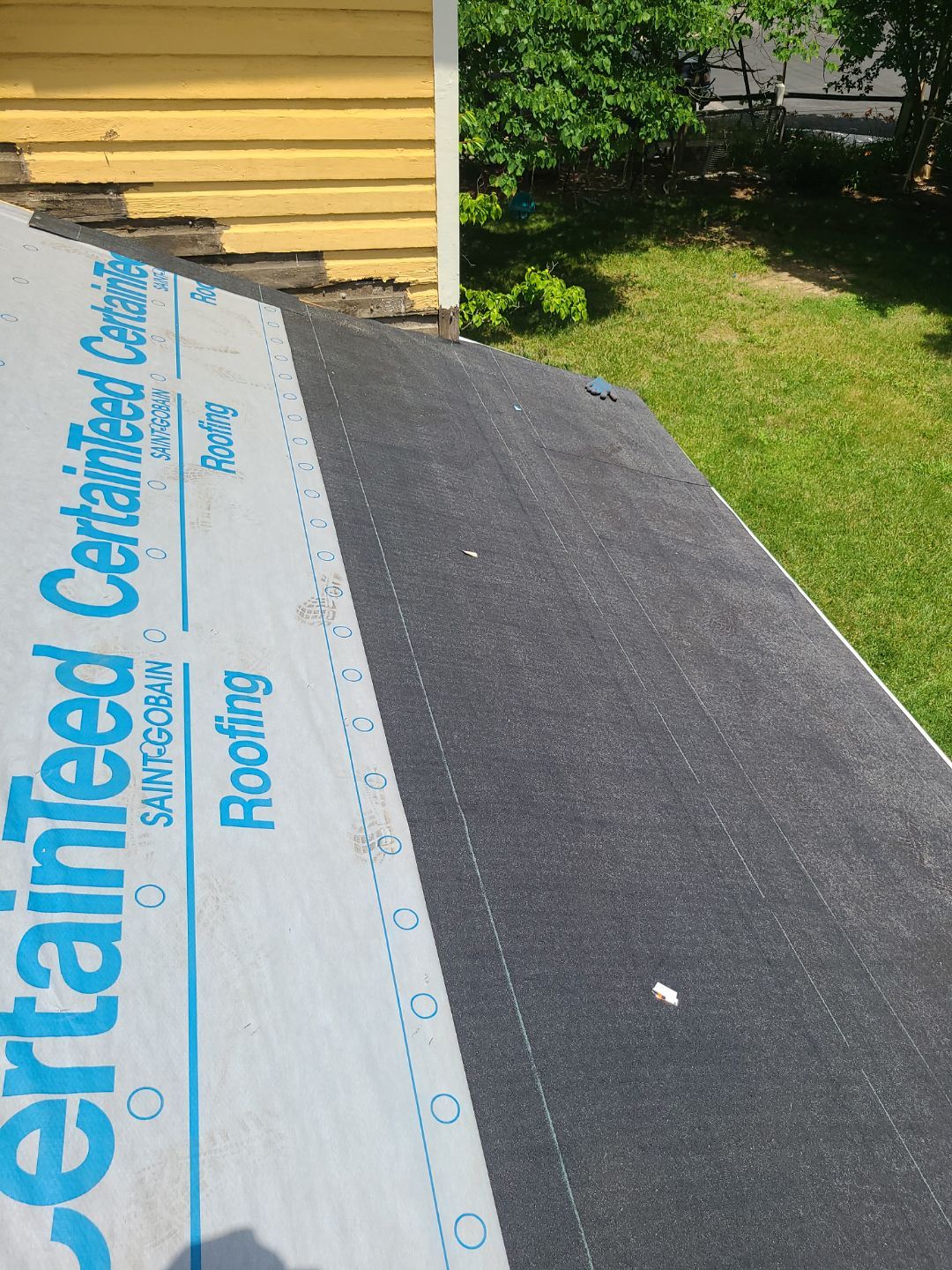 Arlington: CertainTeed Landmark Designer Shingles in Moire Black by RM Banning, Inc.