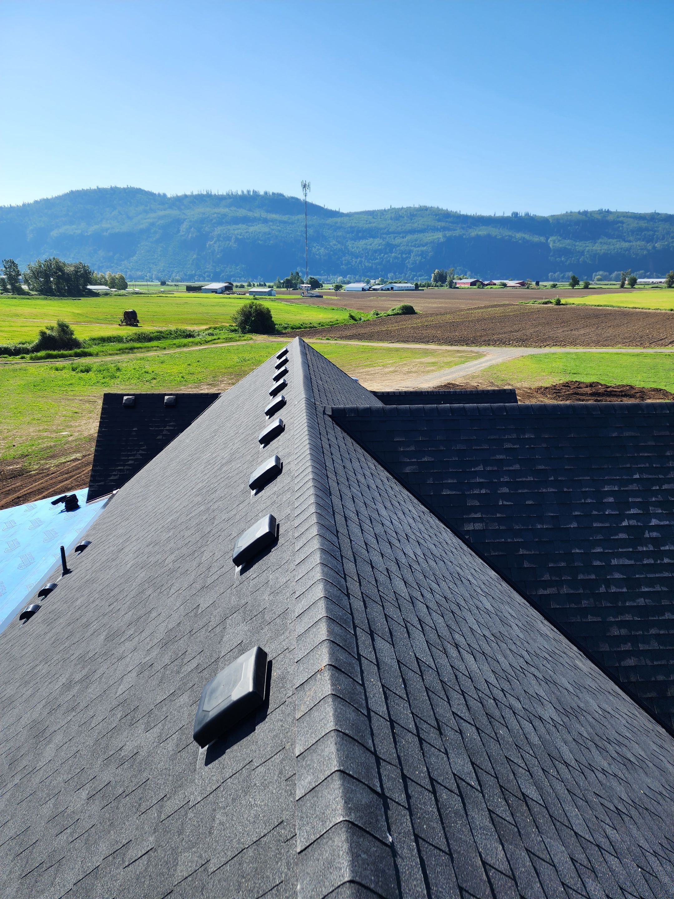 Residential Roofing Installation using OC Oakridge shingles by Top Notch Roofing Inc