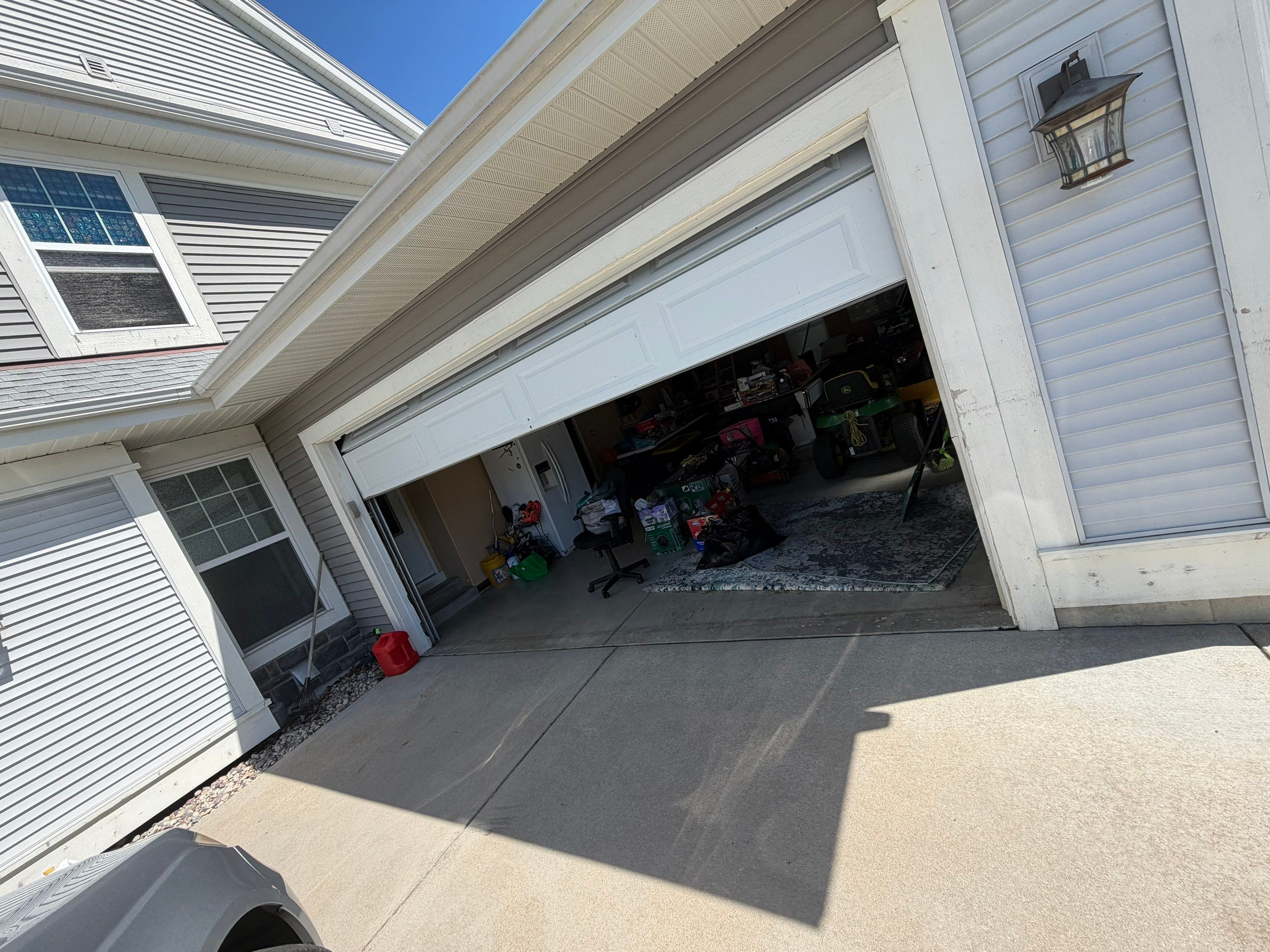 Vinyl Siding Replacement and Multi-Room Interior Renovation in Milwaukee by OCS Contracting Services
