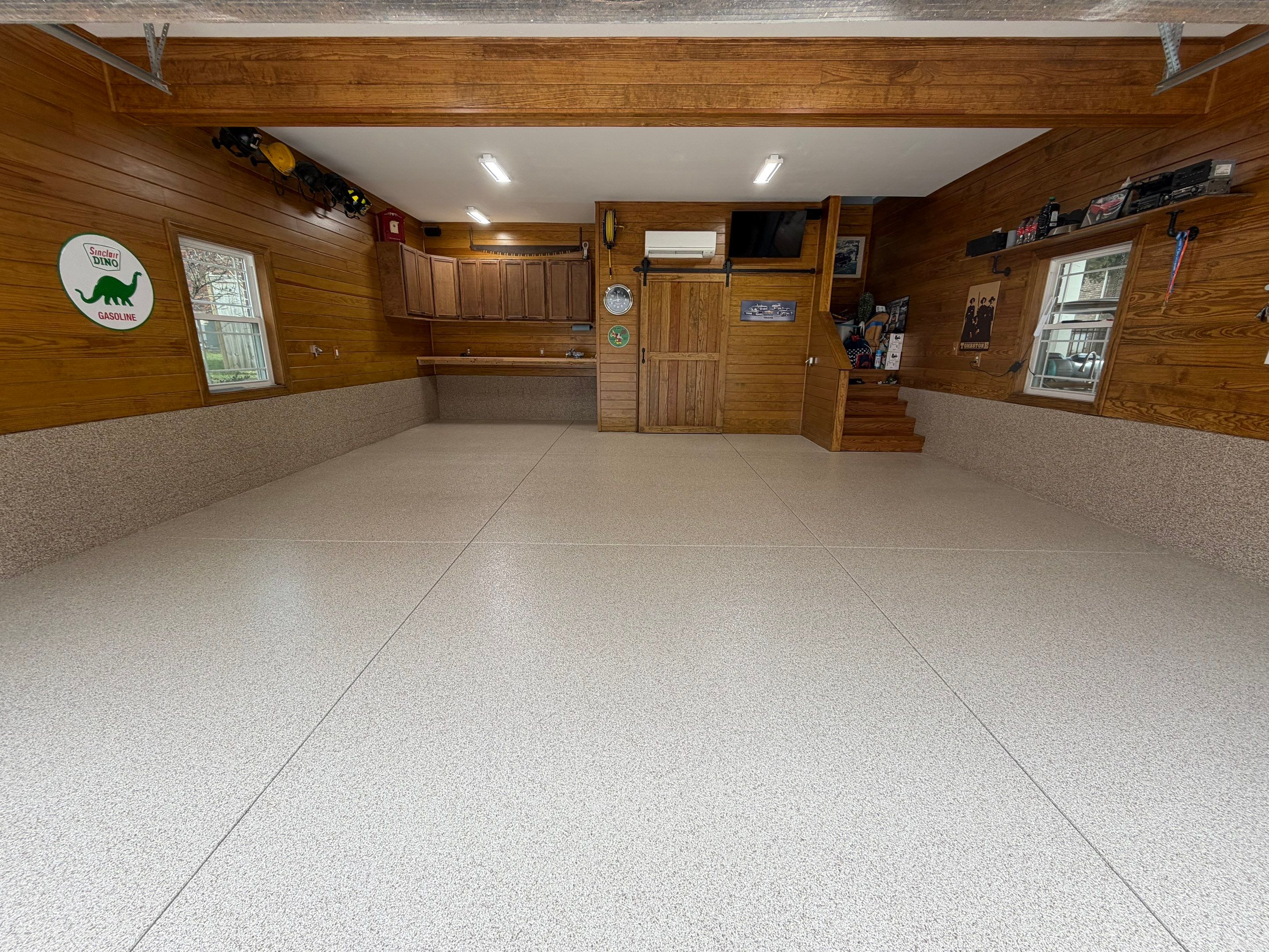 Flake Garage Floor for the Walkers by Endure Concrete Coatings