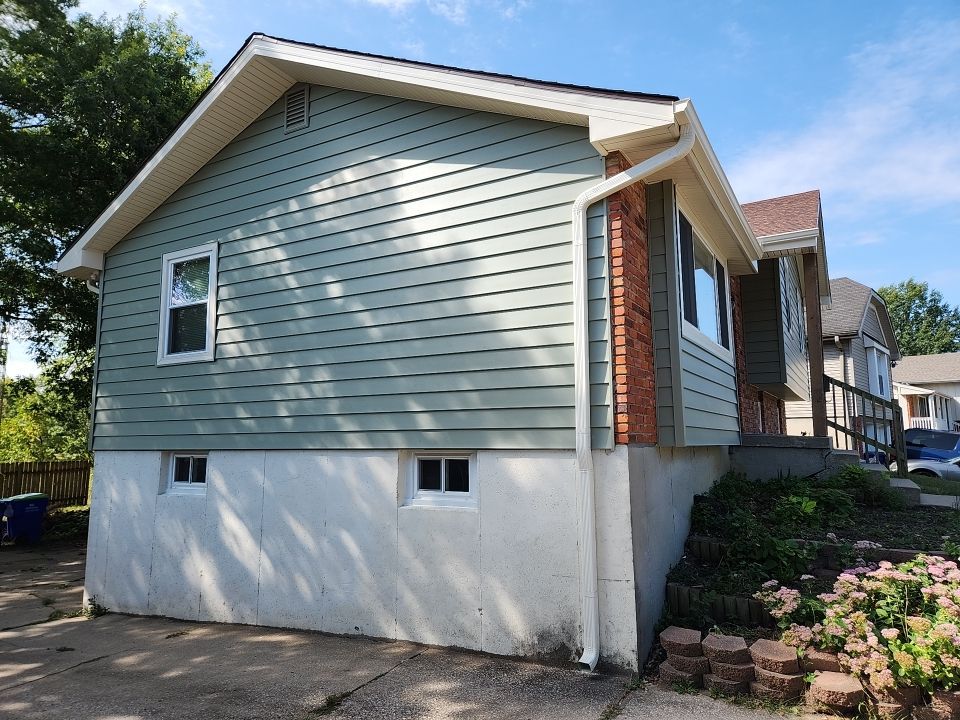 Siding Installation using Crane board D7 by EEC  Windows, Siding & Roofing 