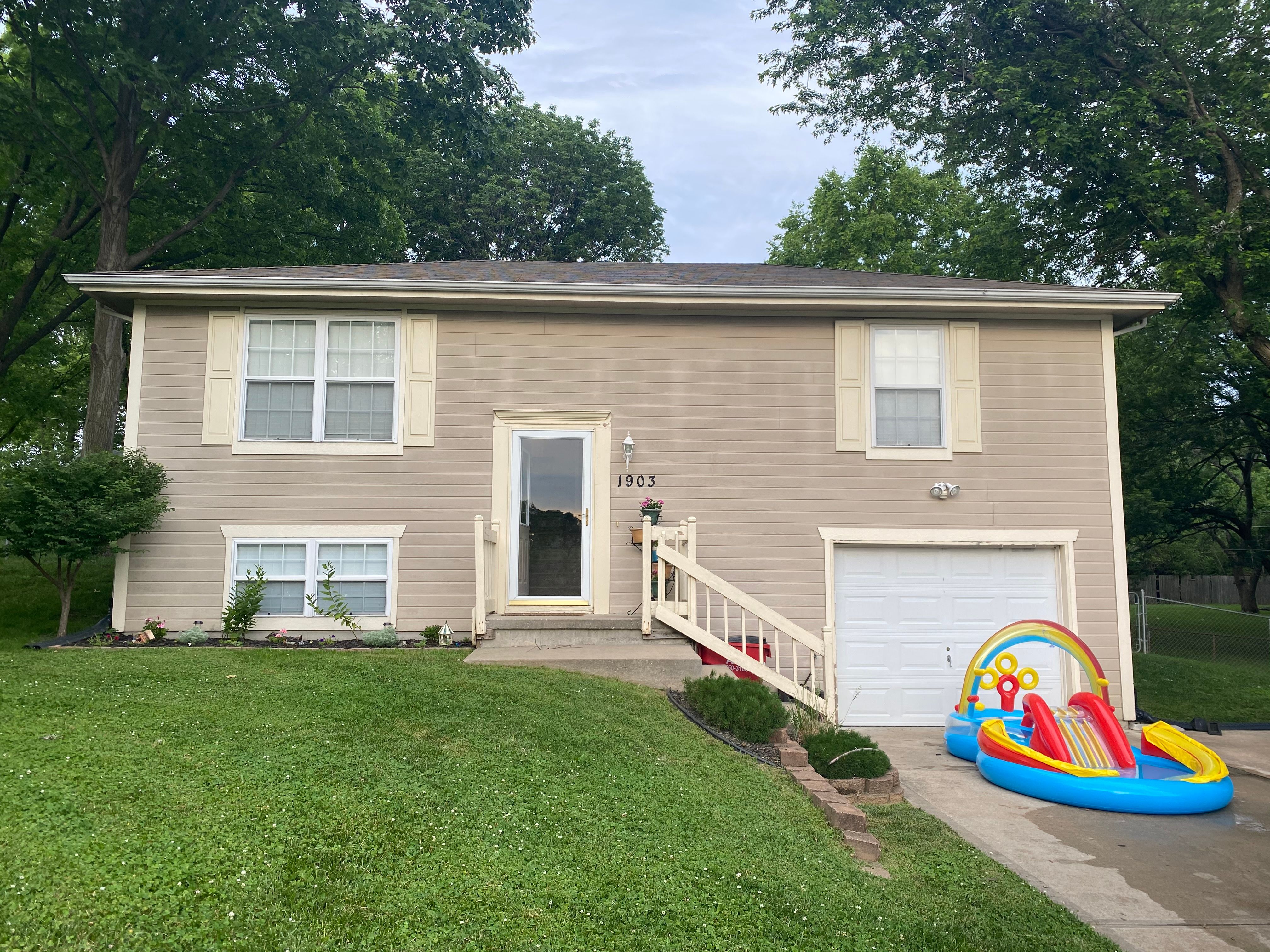 New Curb Appeal is Activated by EEC  Windows, Siding & Roofing 