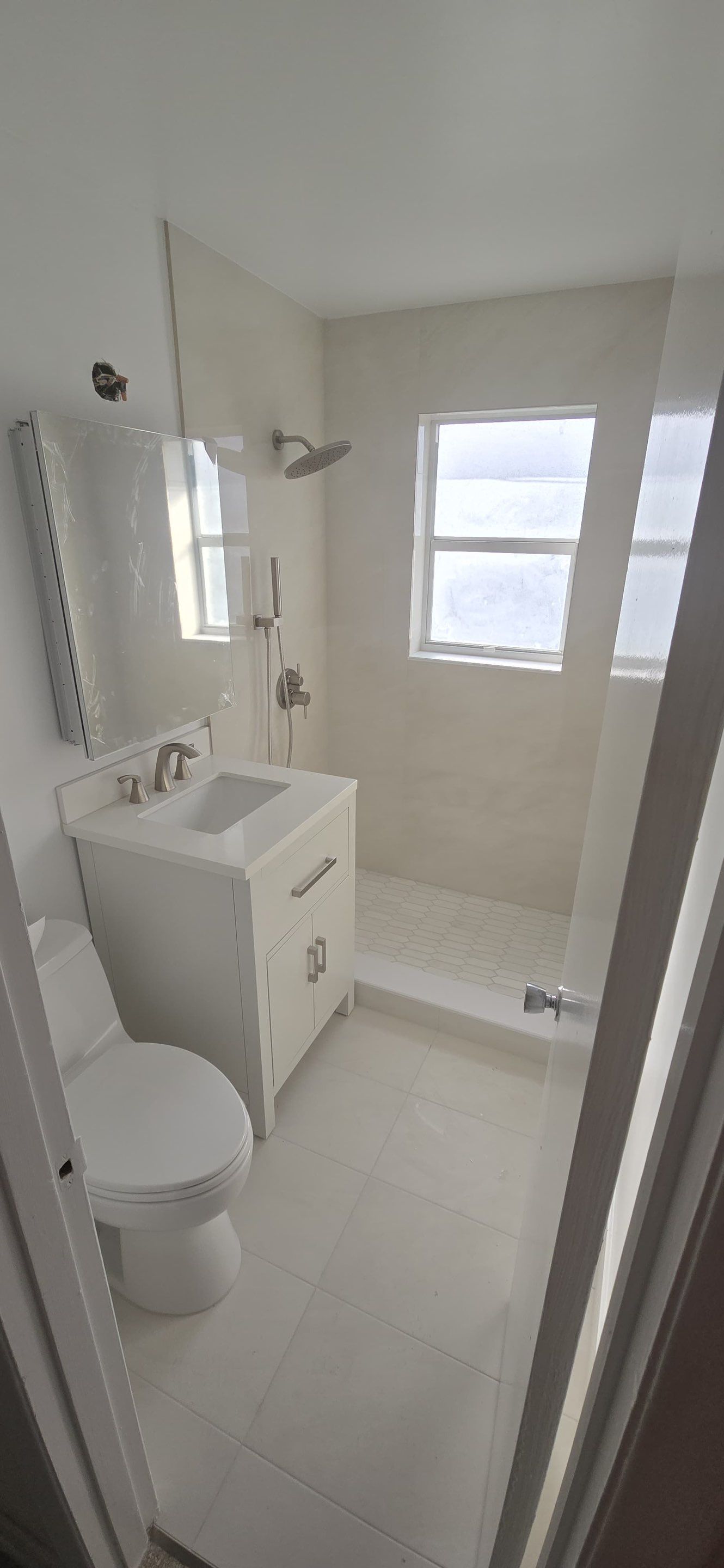 Guest Bathroom - Delray Beach by Hevi Tile